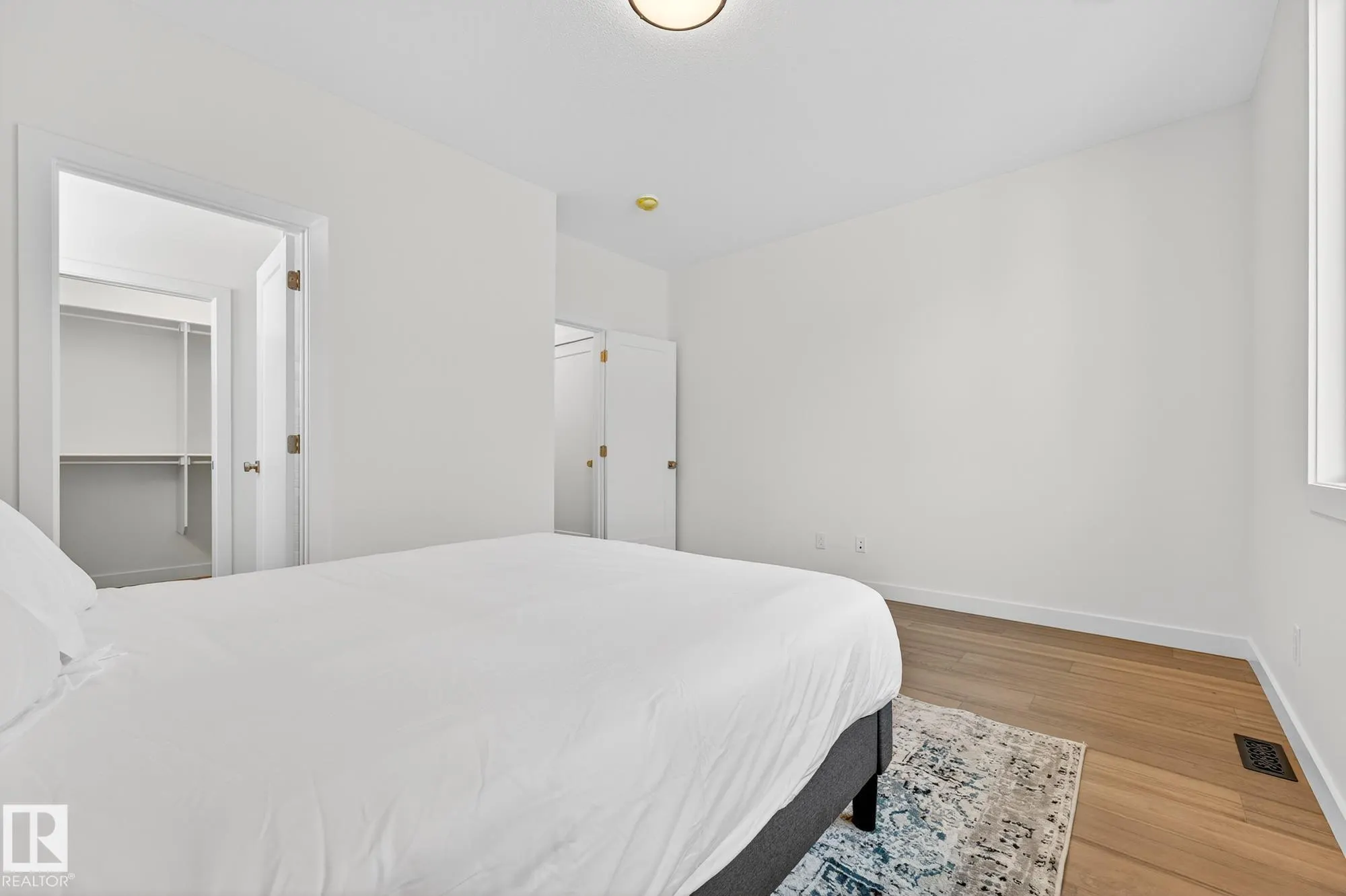 112 HERON POINT Close
