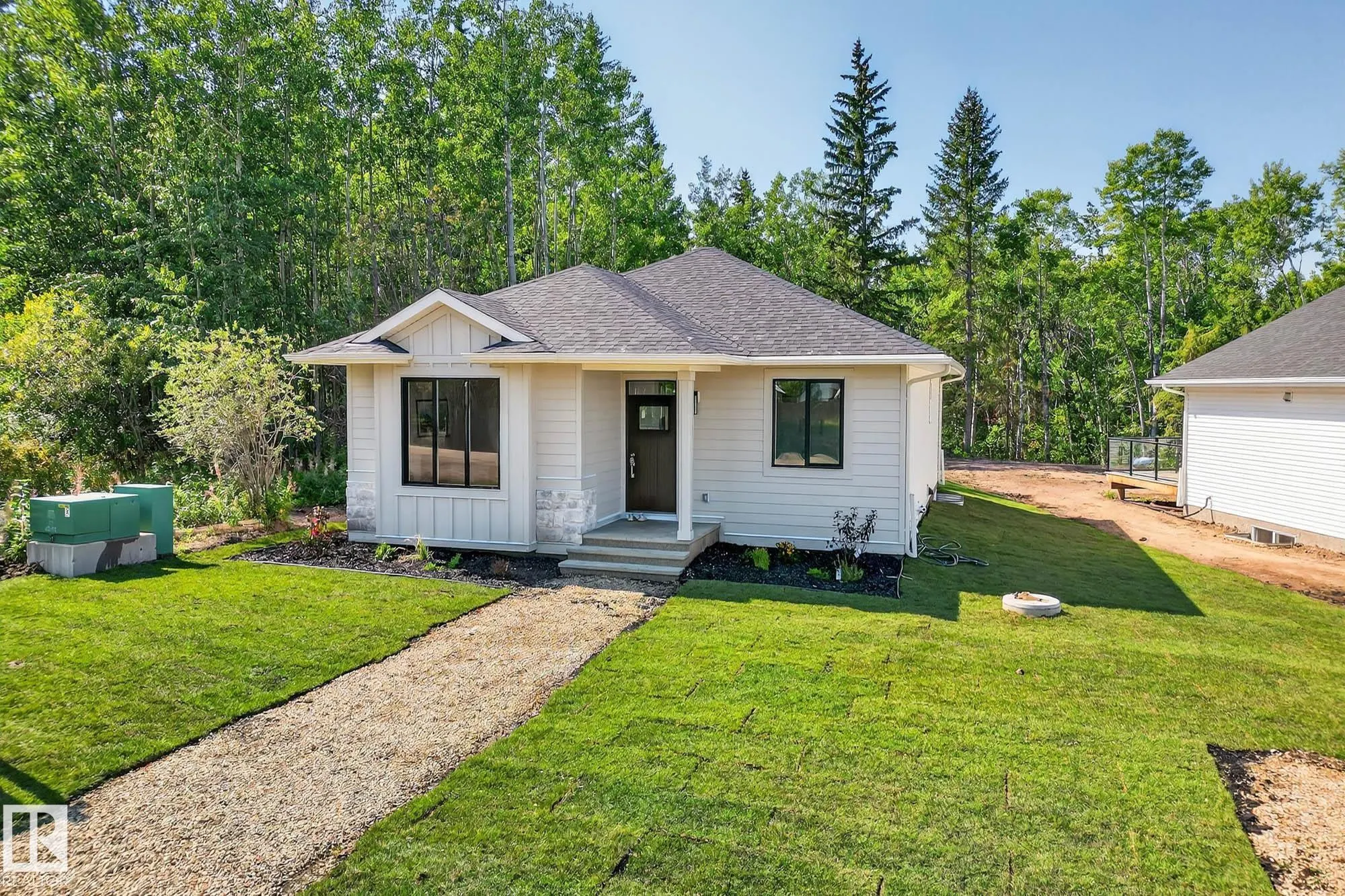 112 HERON POINT Close