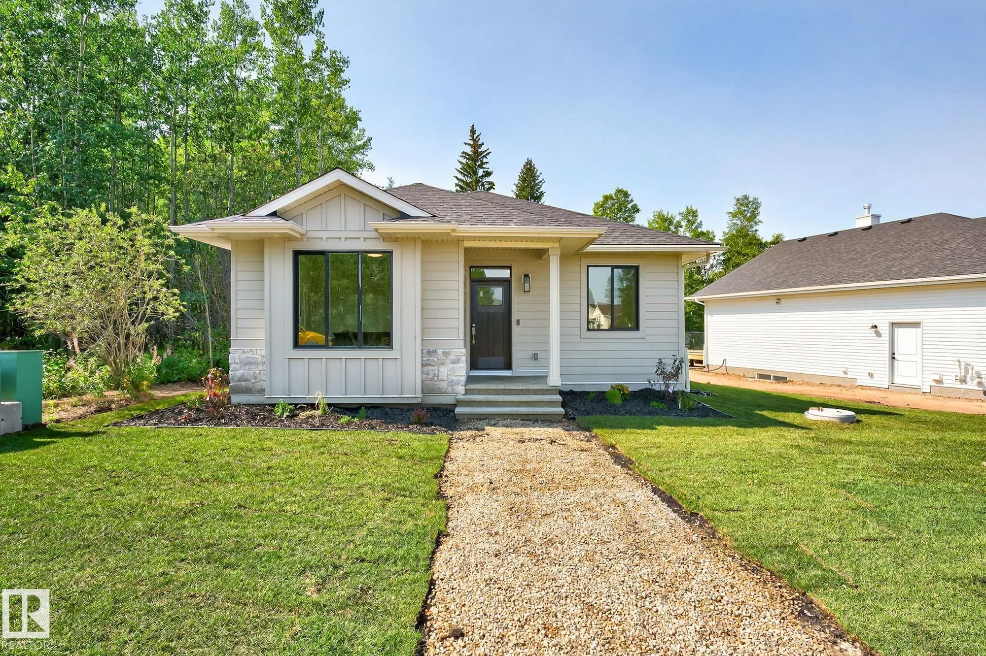 112 HERON POINT Close