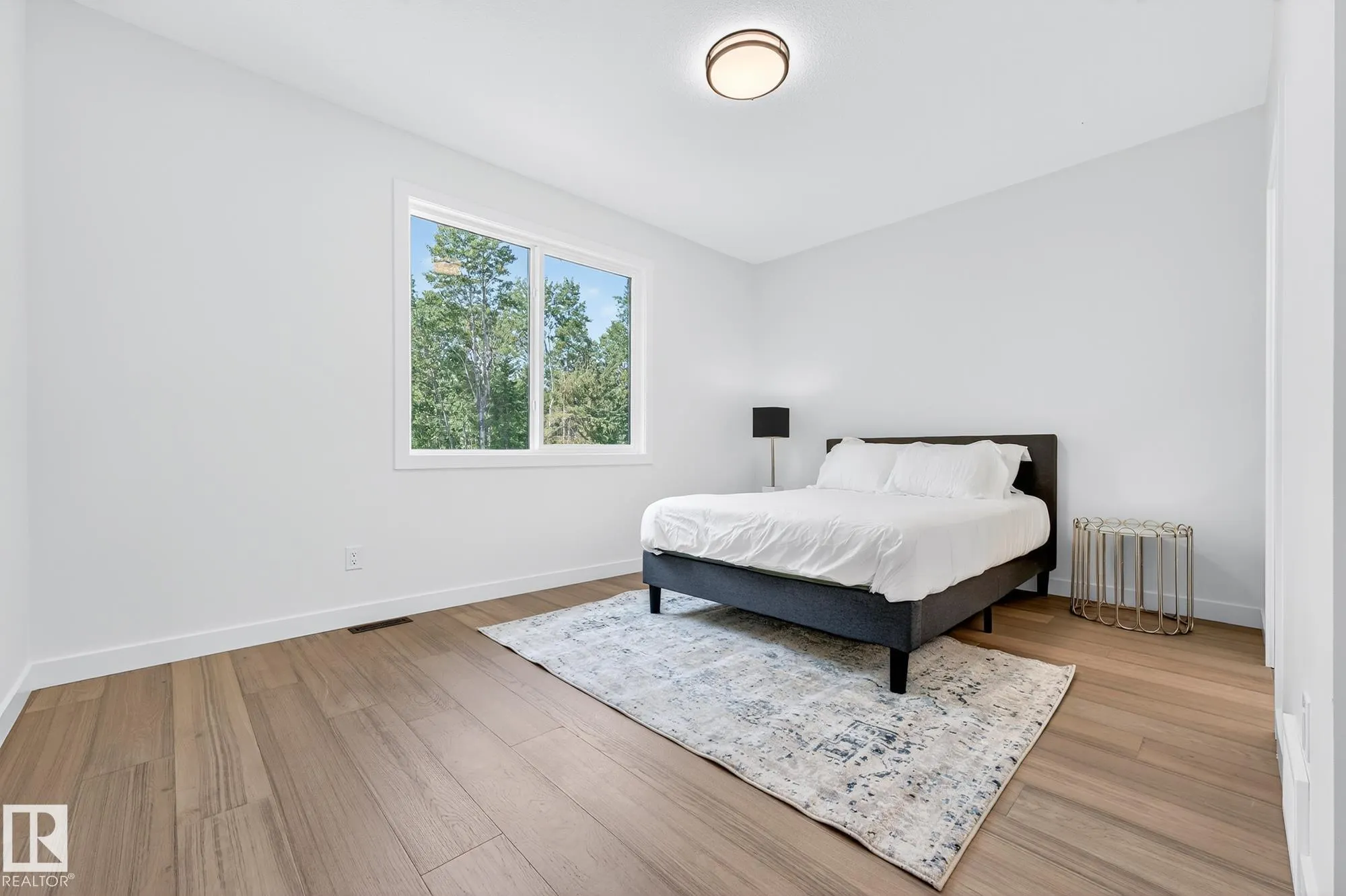 112 HERON POINT Close