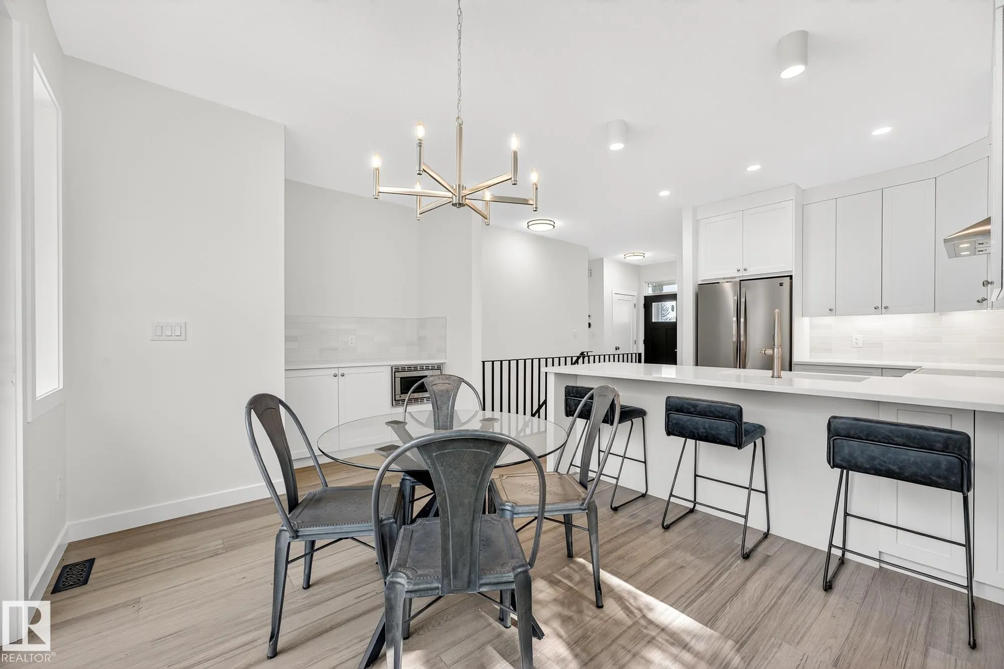 112 HERON POINT Close