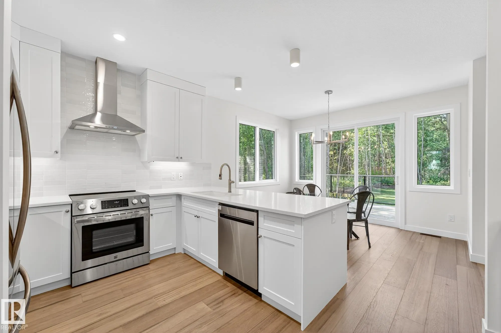 112 HERON POINT Close