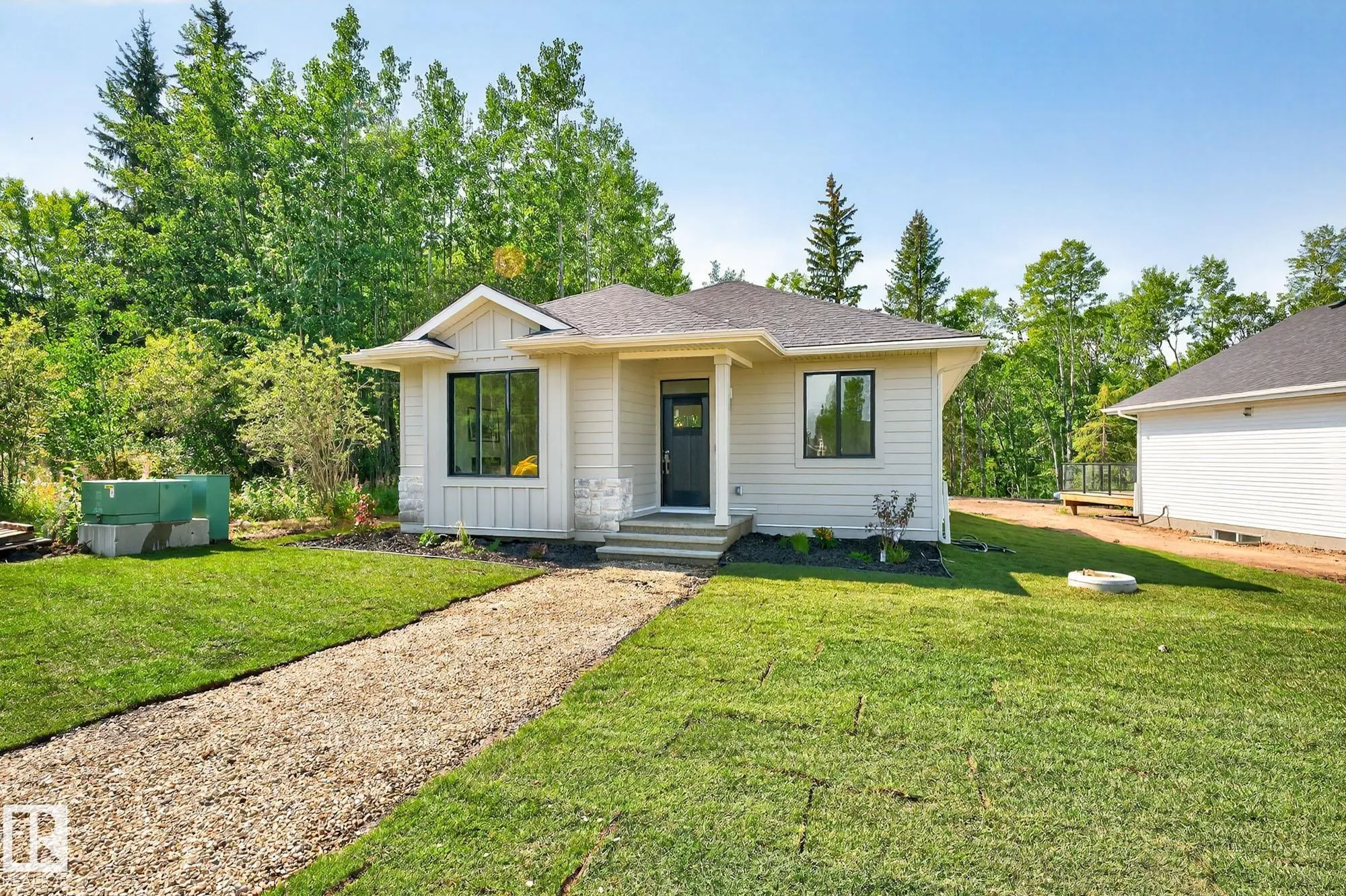 112 HERON POINT Close