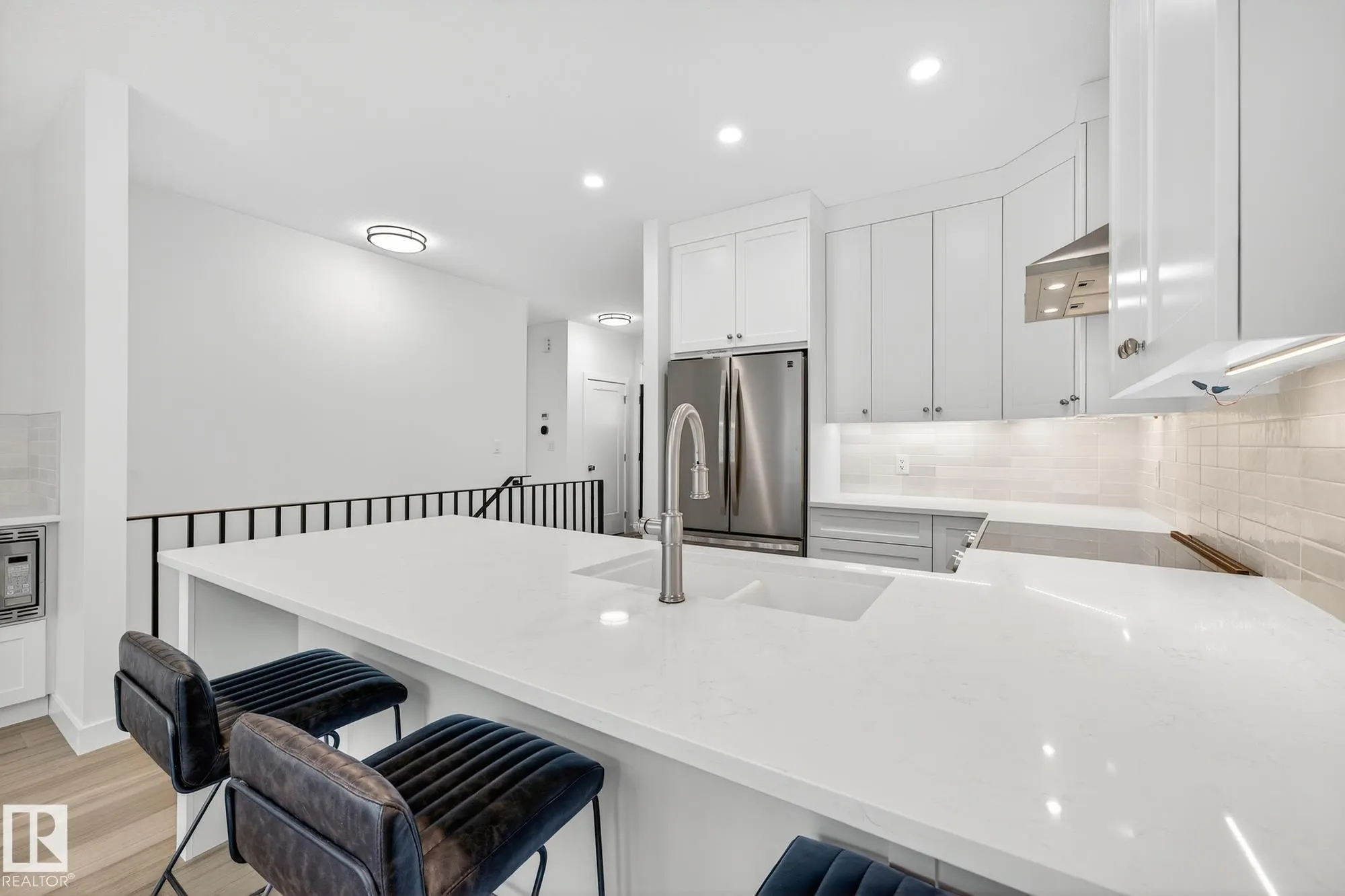 112 HERON POINT Close