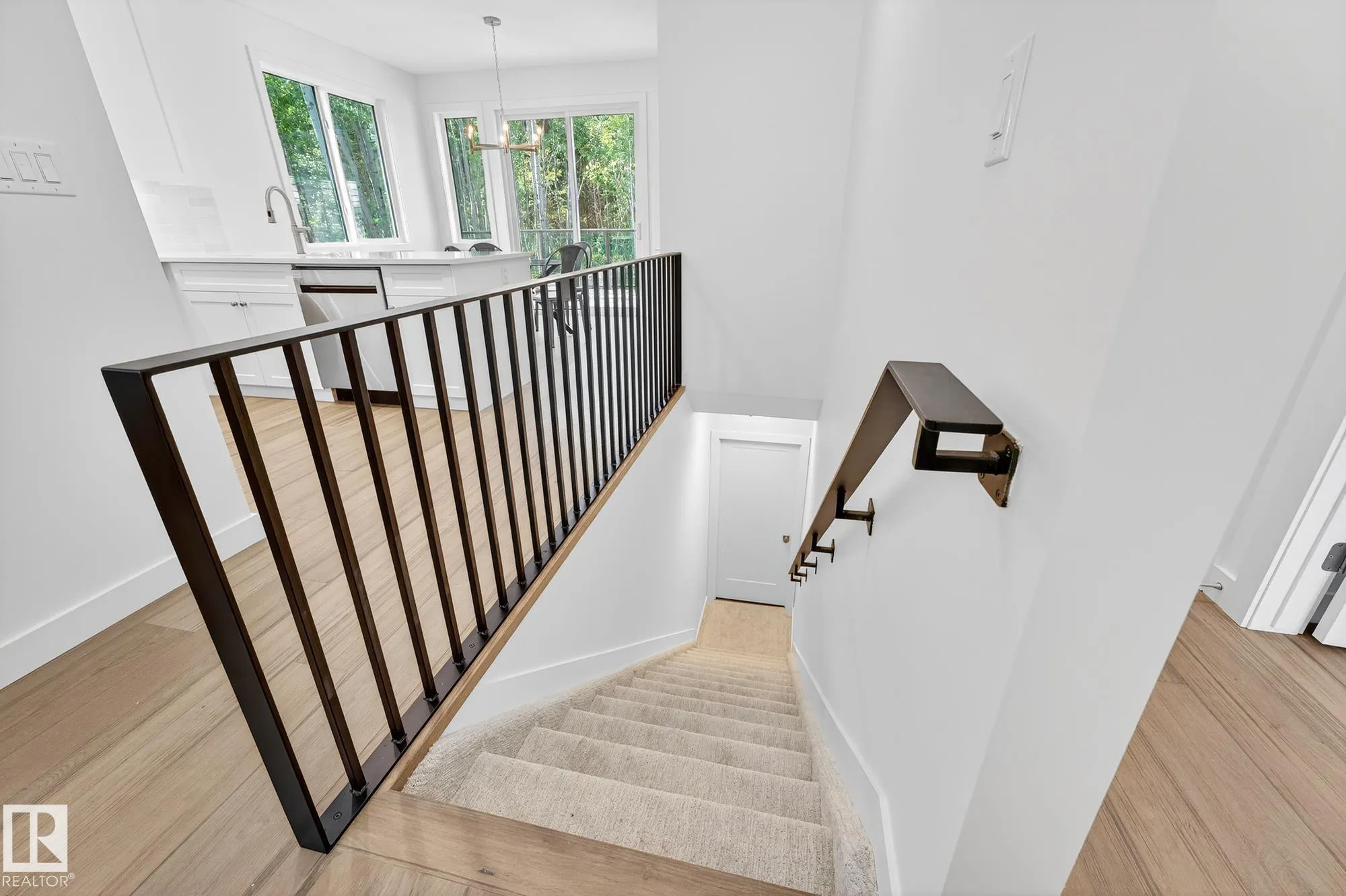 112 HERON POINT Close