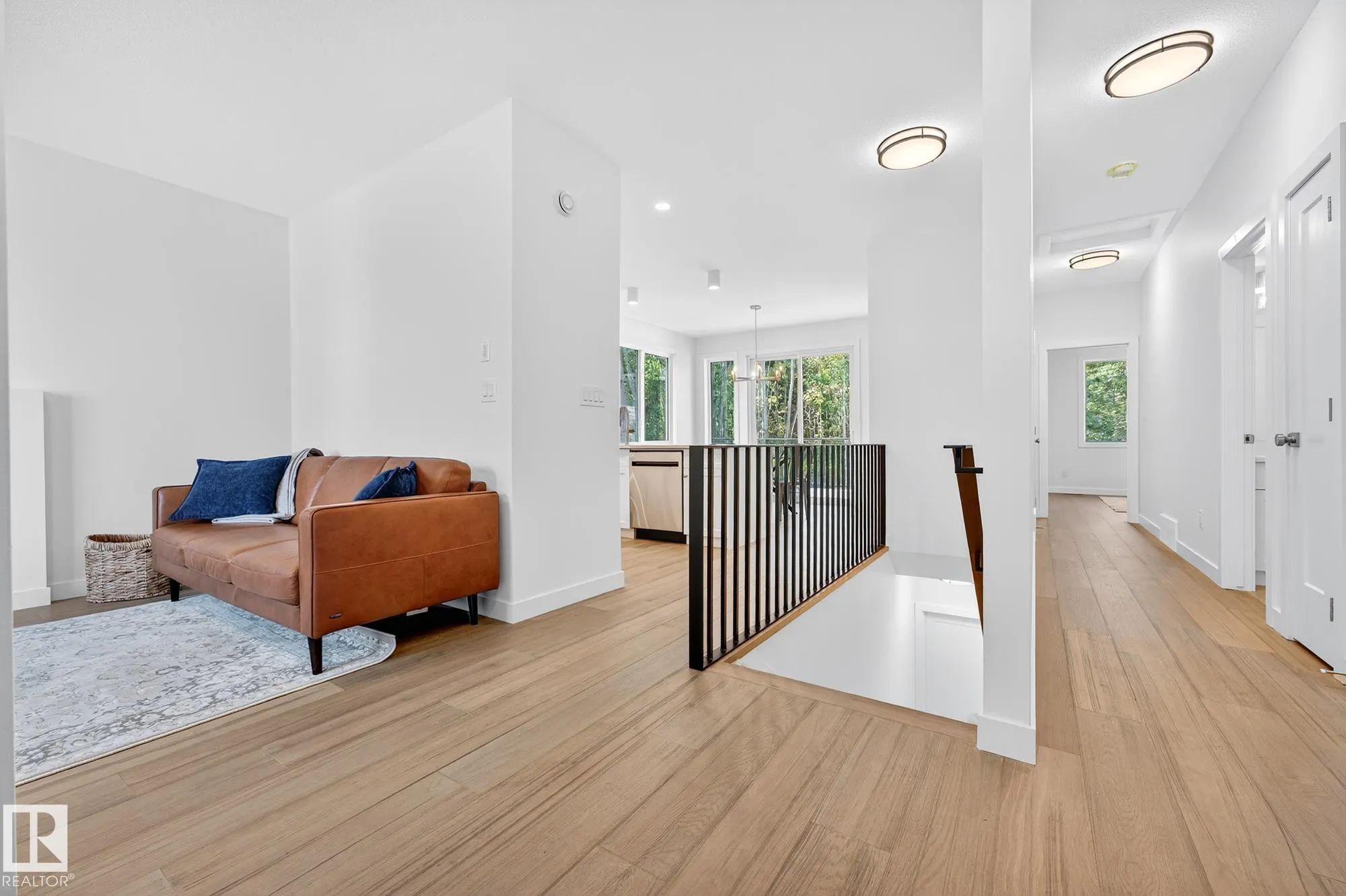 112 HERON POINT Close
