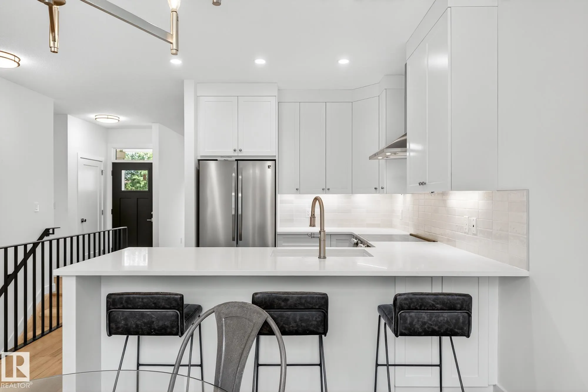 112 HERON POINT Close