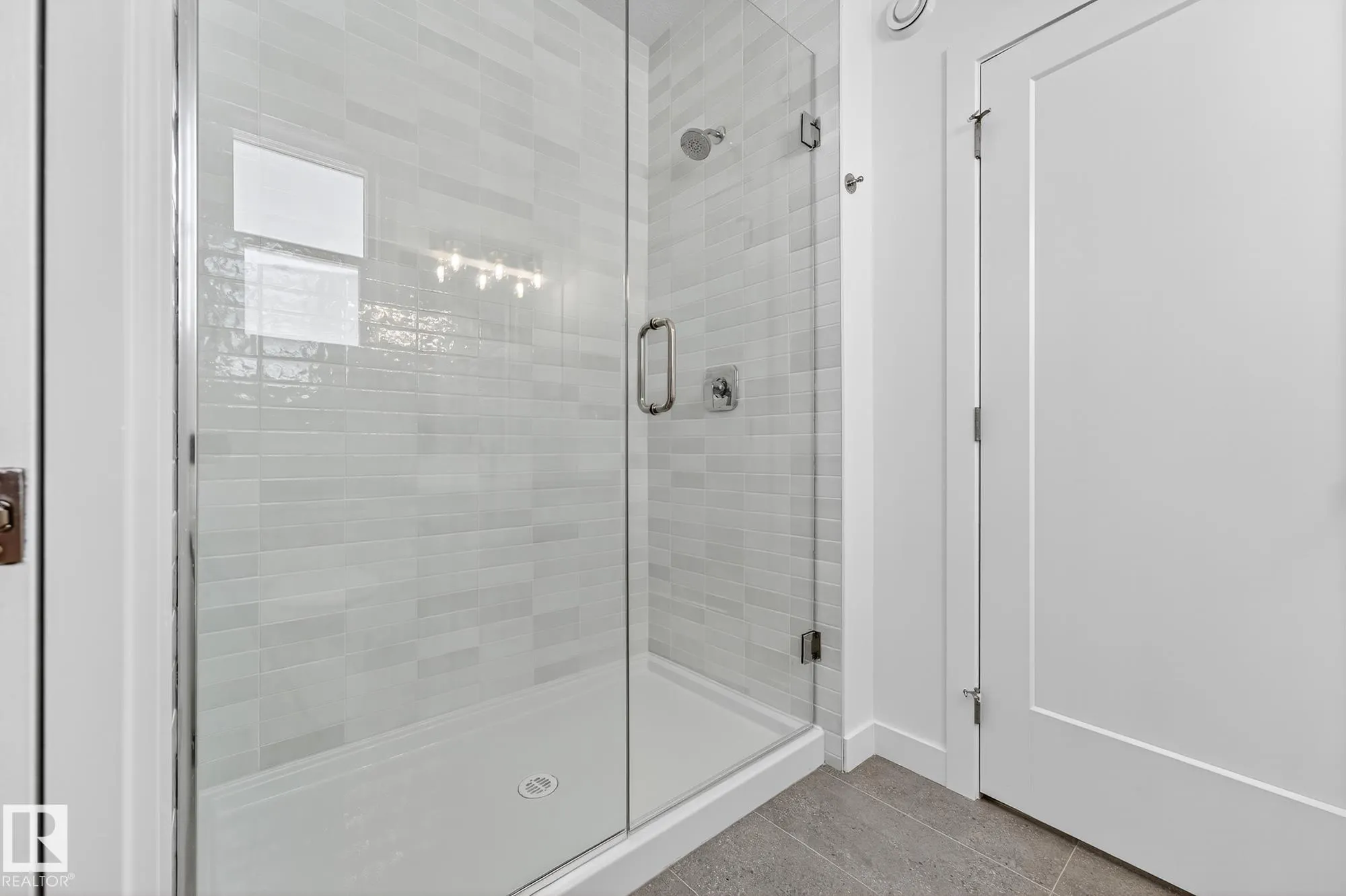 112 HERON POINT Close