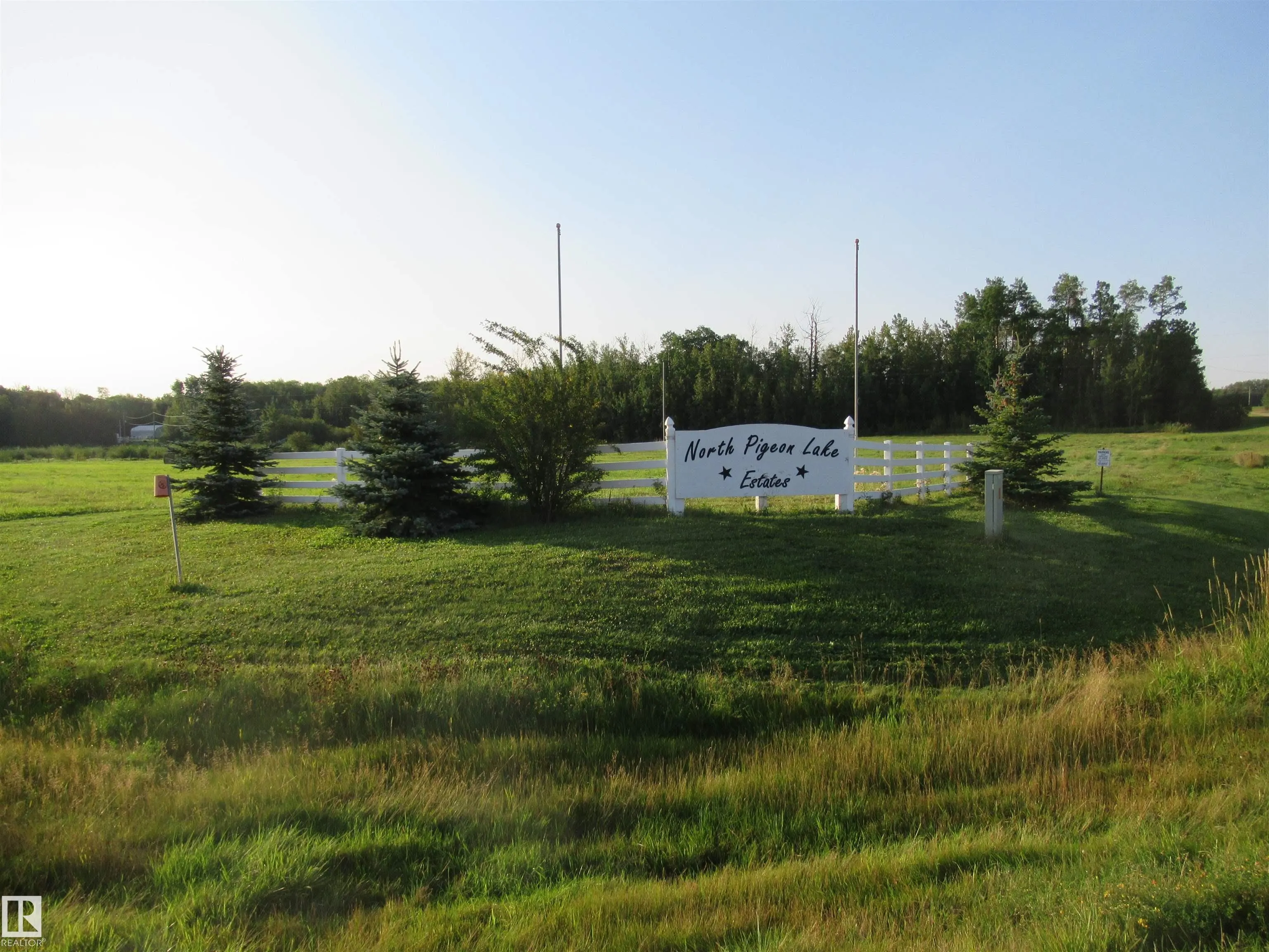 15 North Pigeon Lake Estates