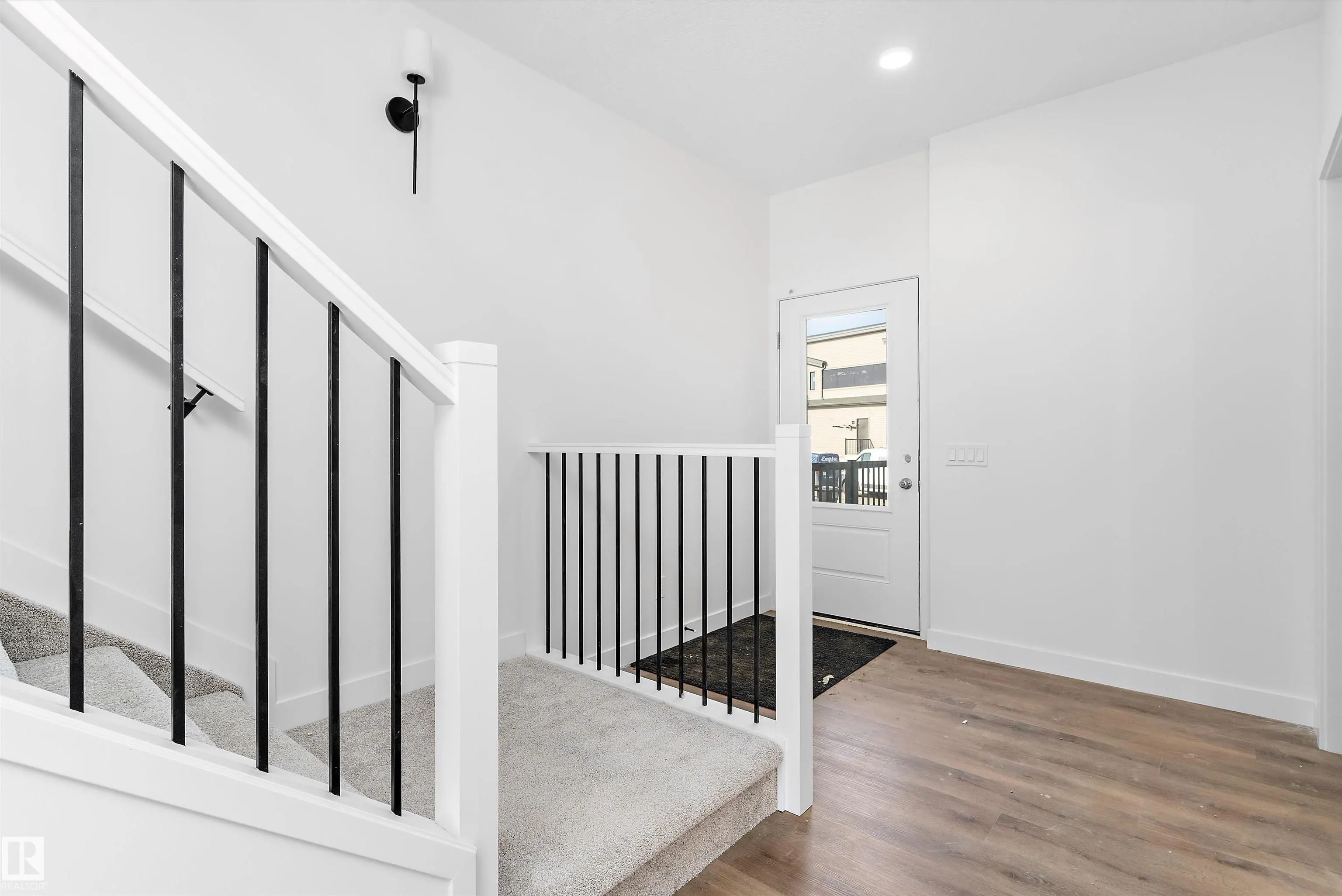 4511 Warbler Loop NW