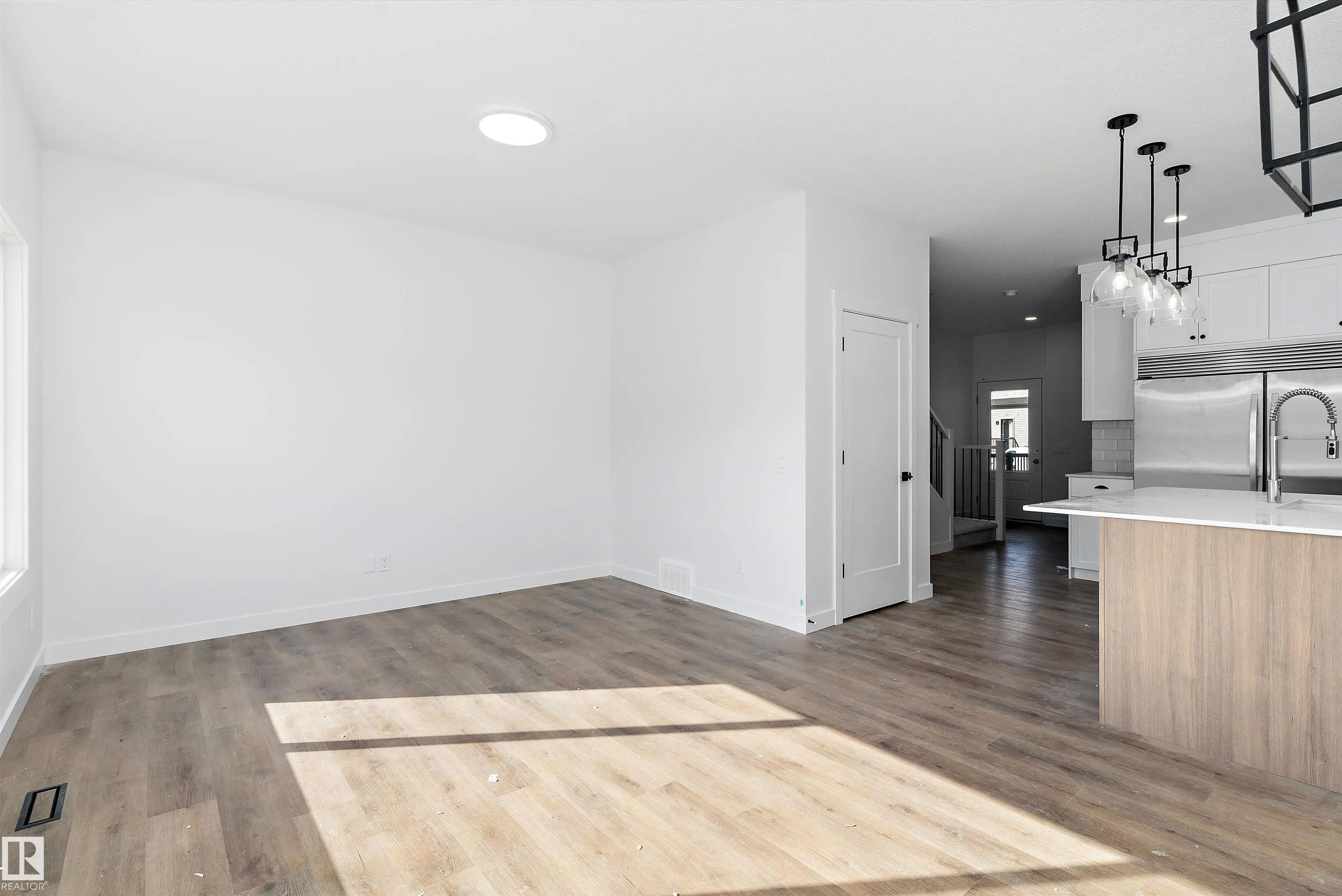 4511 Warbler Loop NW