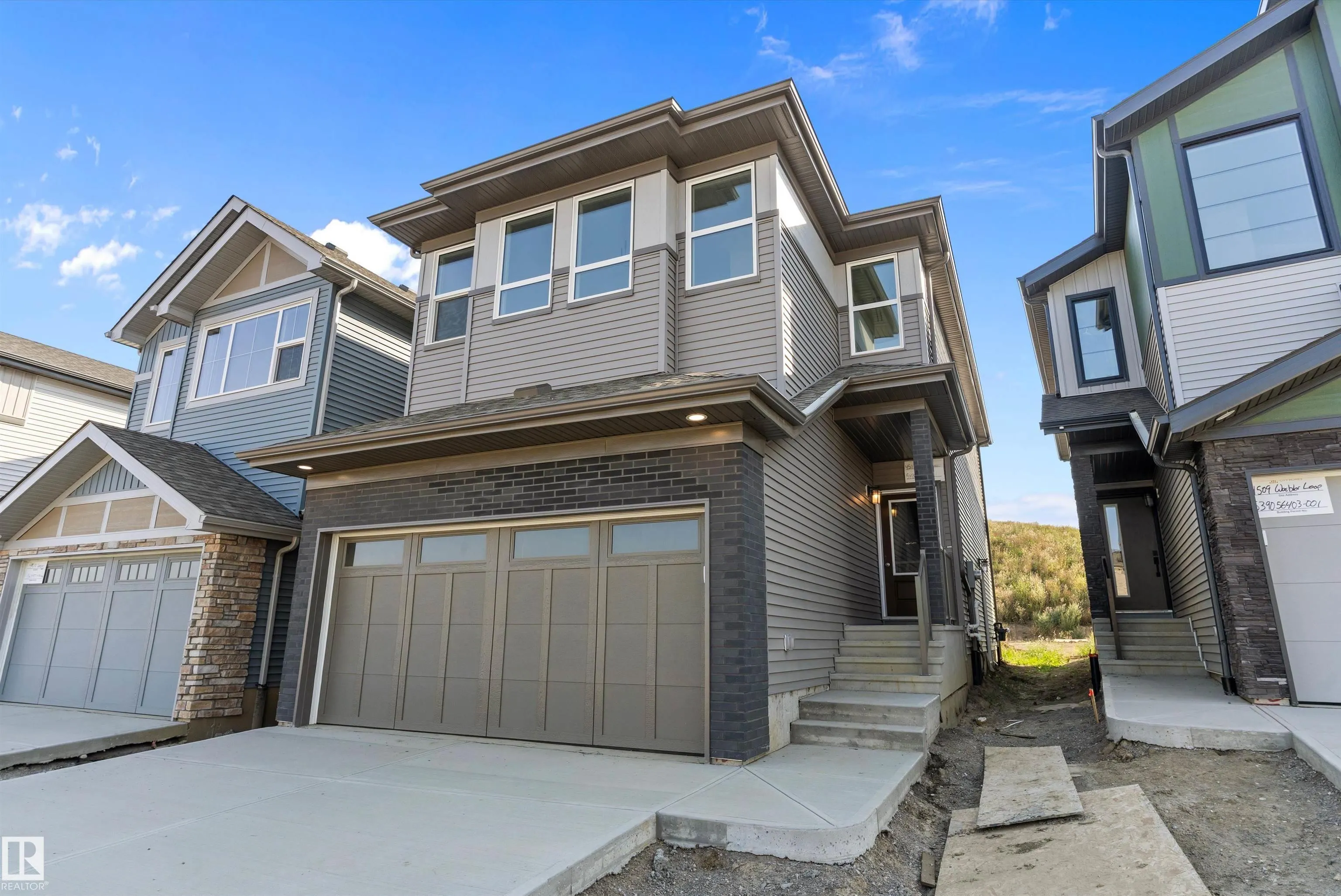 4511 Warbler Loop NW