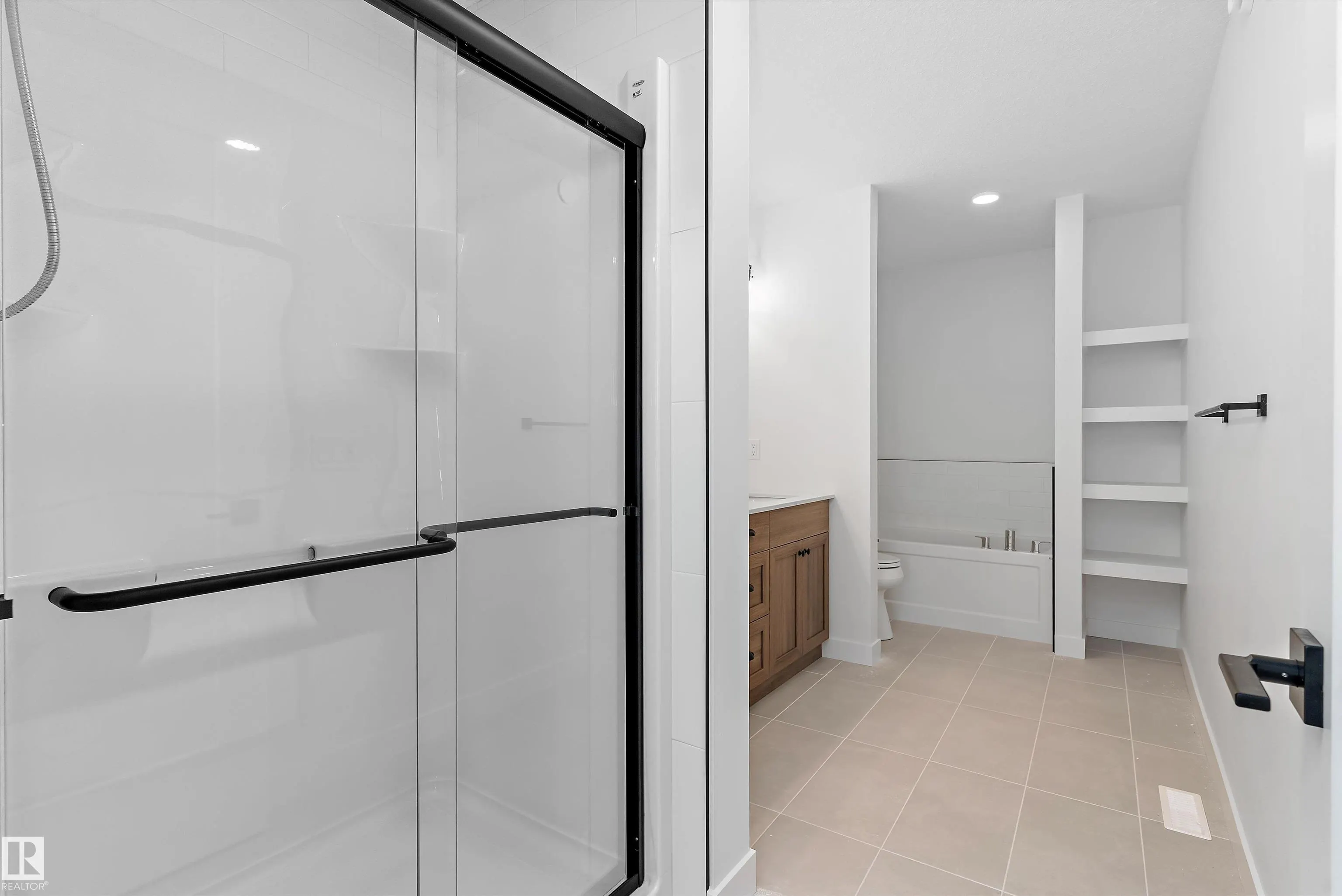 4511 Warbler Loop NW