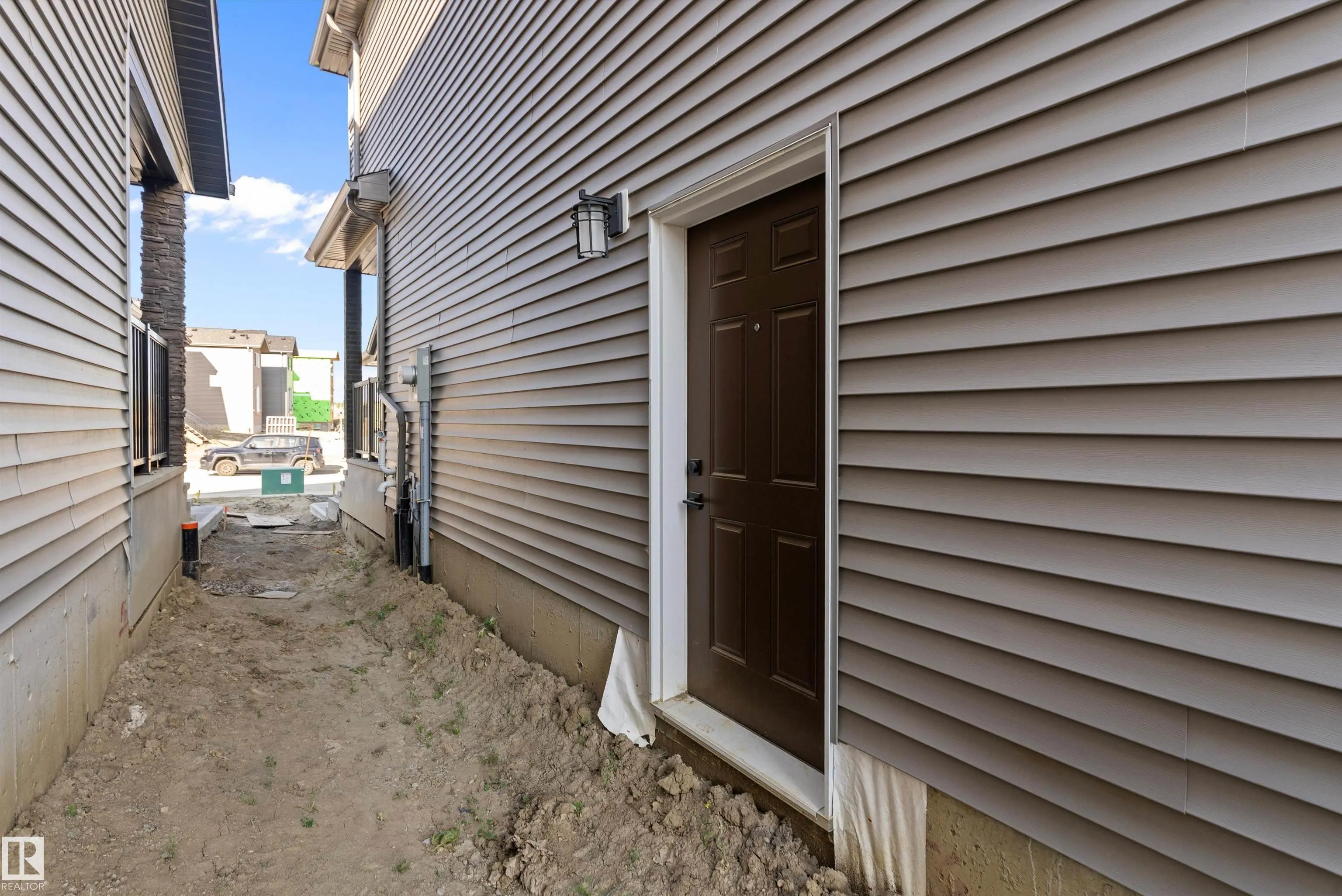 4511 Warbler Loop NW
