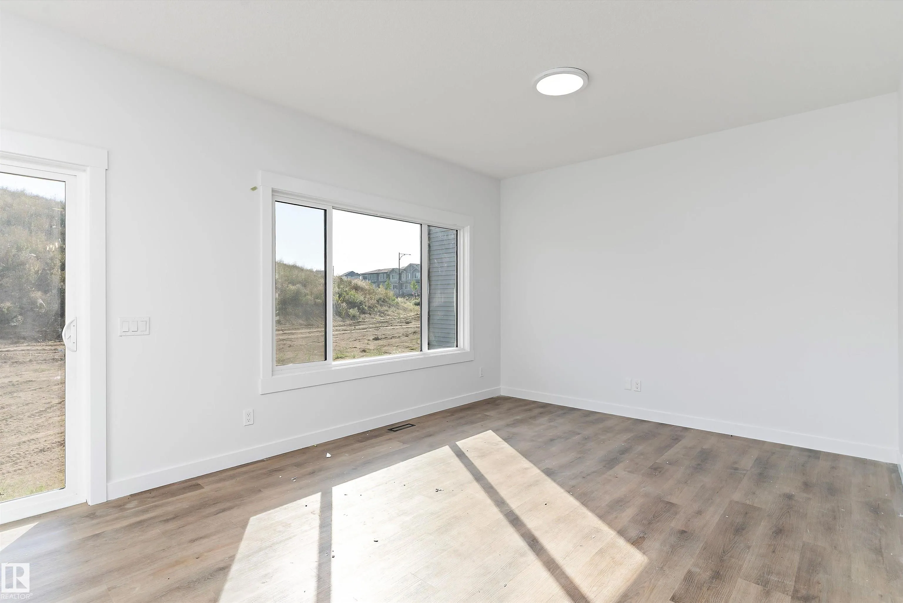 4511 Warbler Loop NW