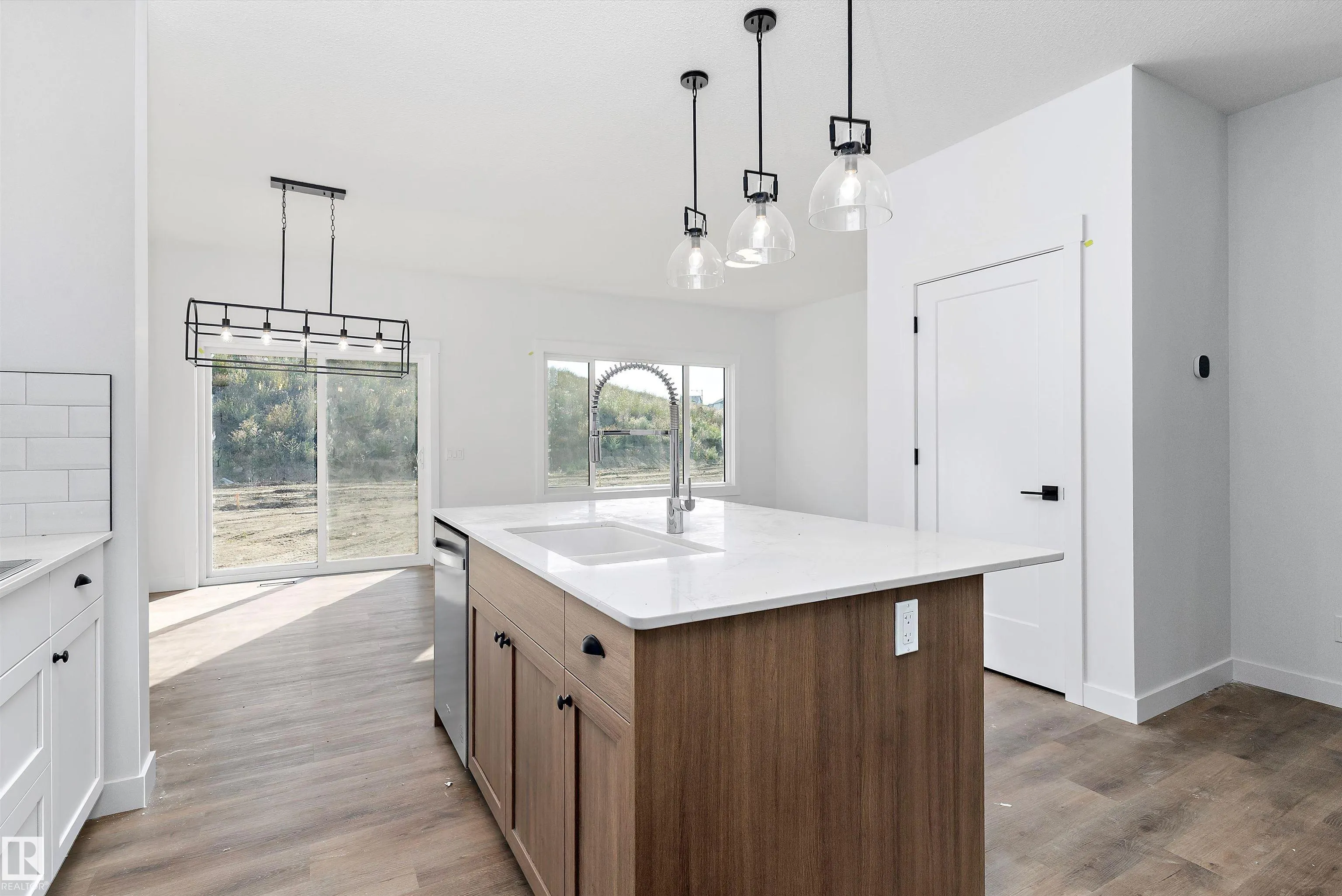 4511 Warbler Loop NW