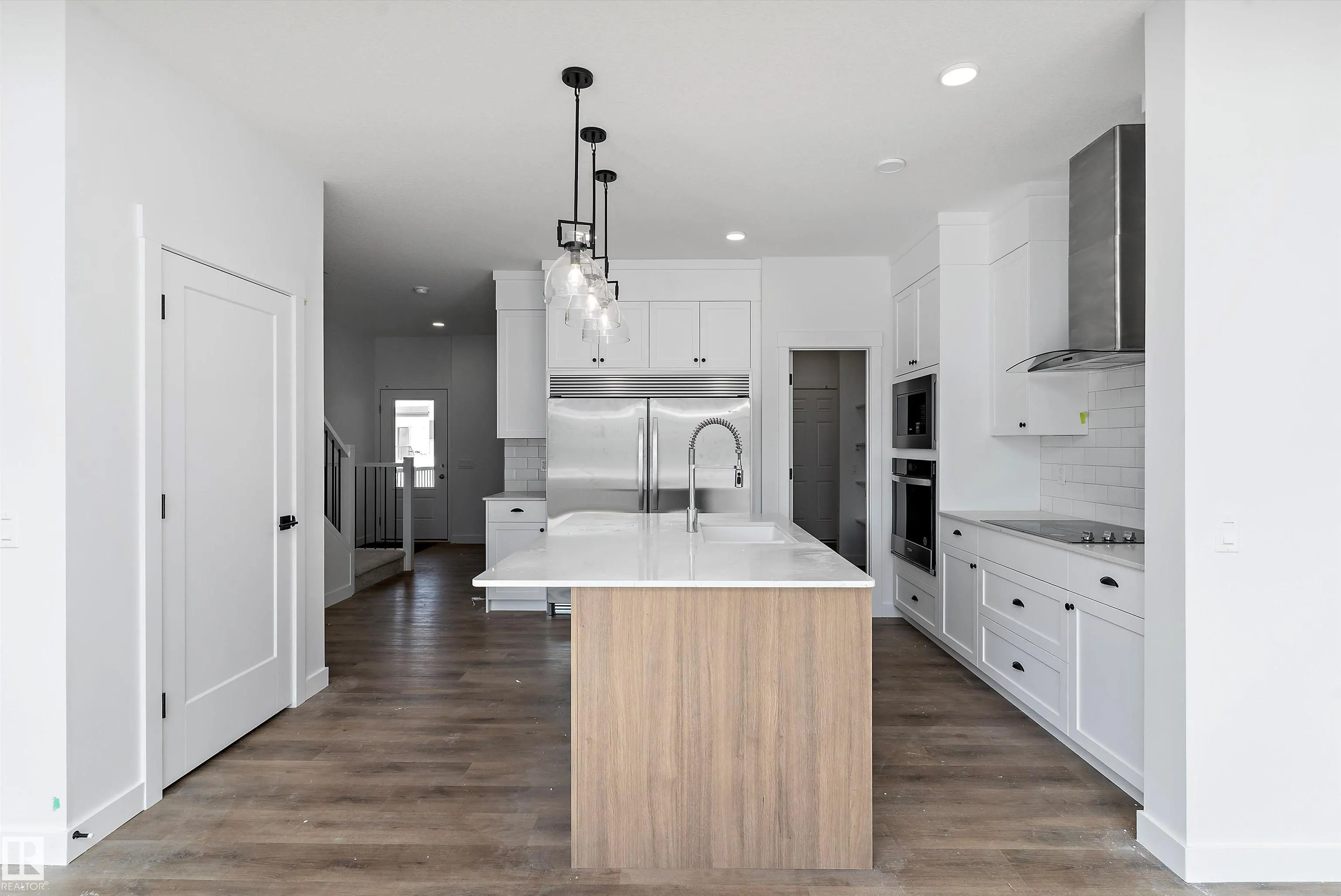 4511 Warbler Loop NW