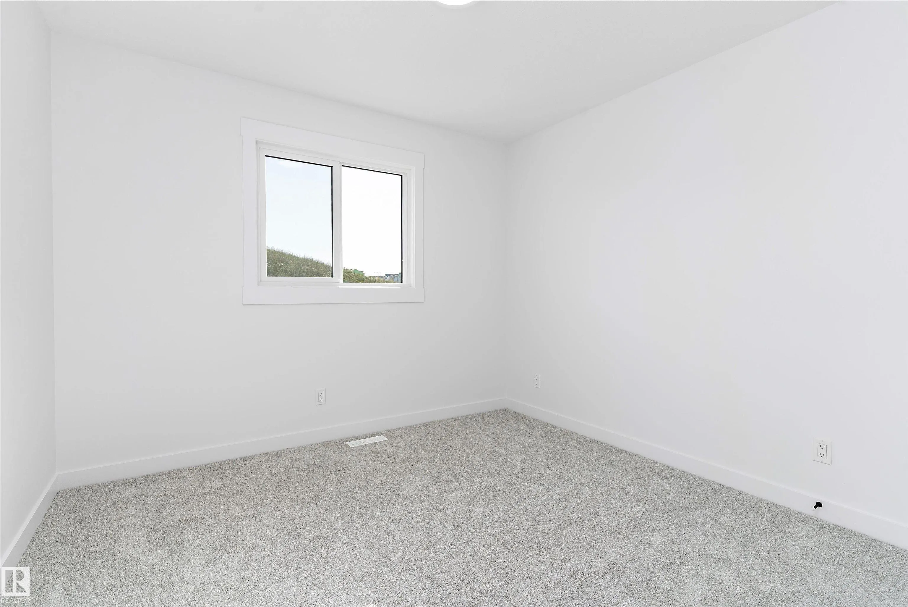 4511 Warbler Loop NW