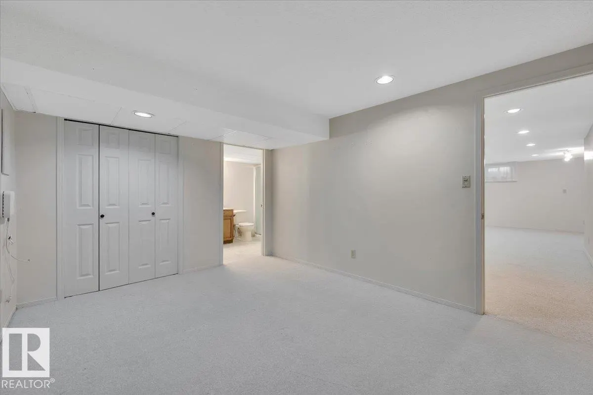 823 RICHARDS Crescent