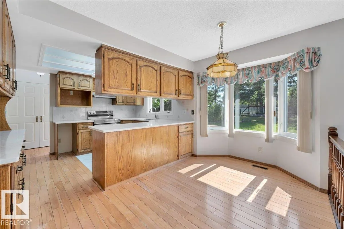 823 RICHARDS Crescent