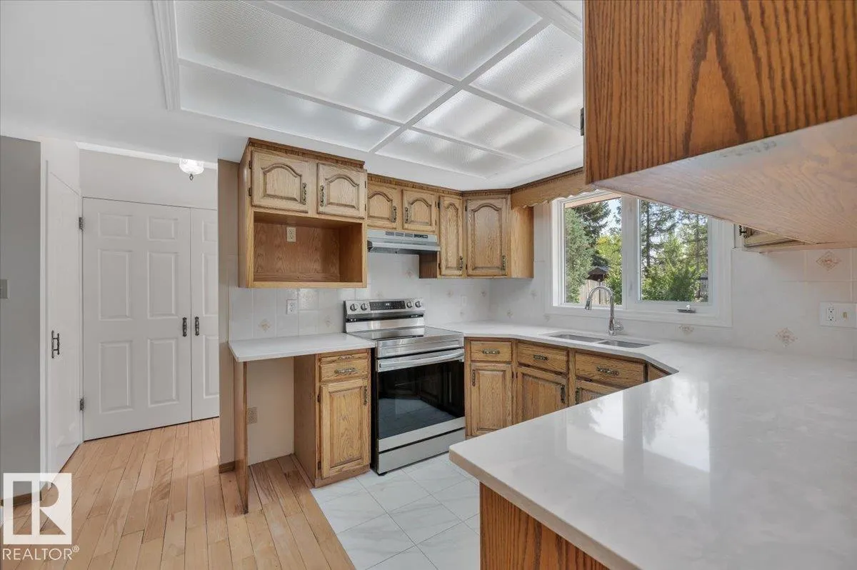 823 RICHARDS Crescent