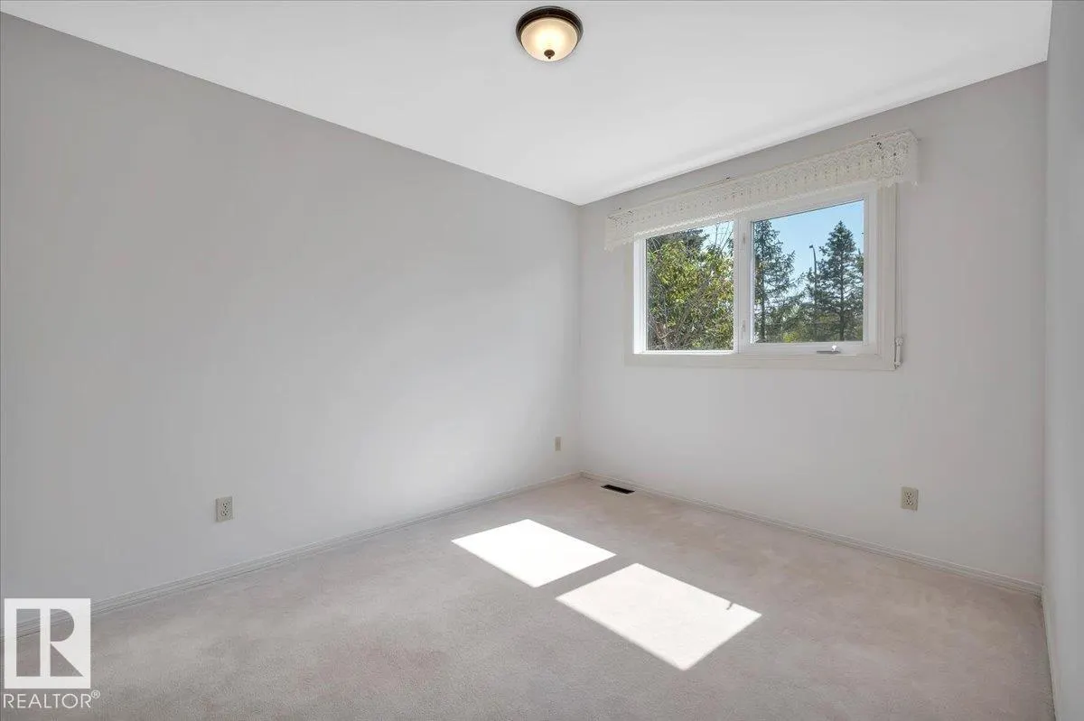 823 RICHARDS Crescent
