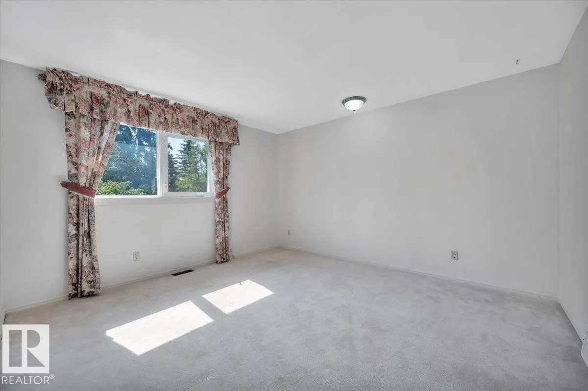 823 RICHARDS Crescent