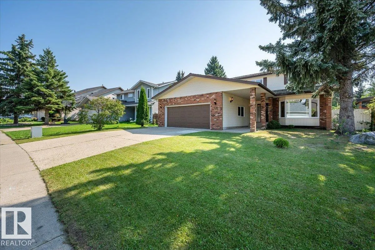 823 RICHARDS Crescent