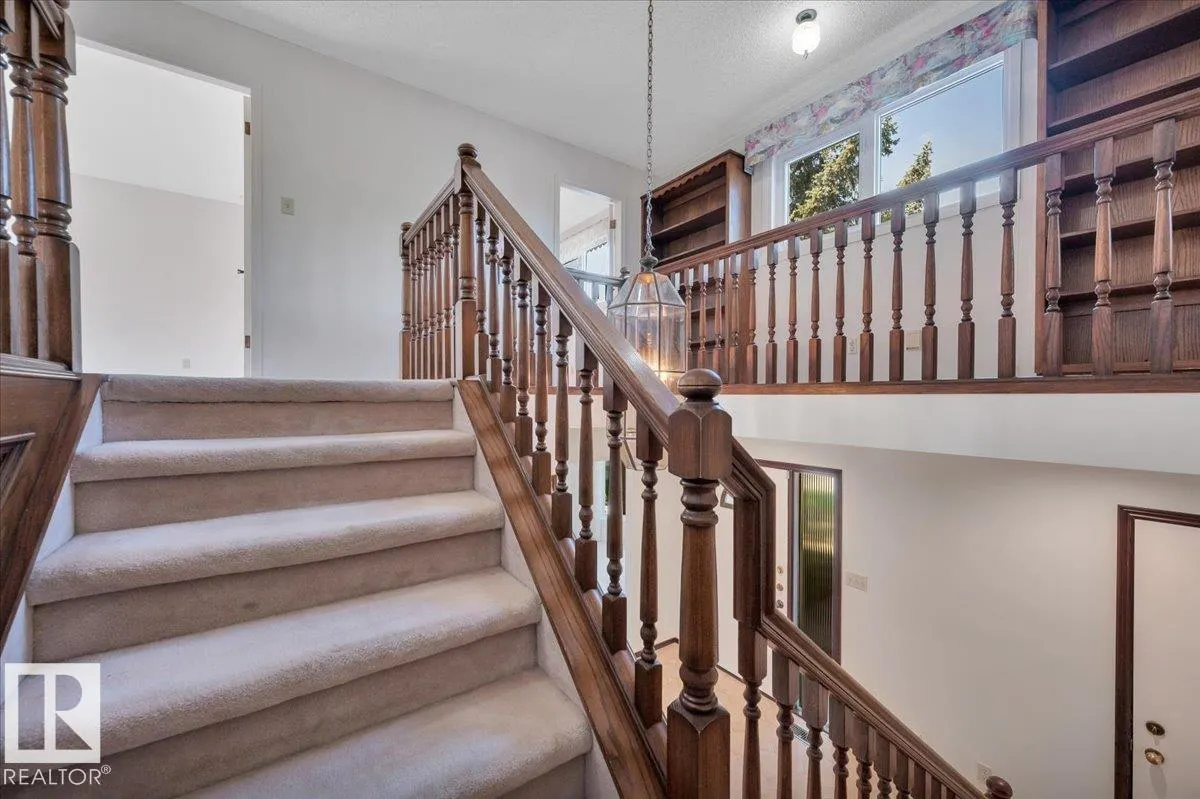823 RICHARDS Crescent
