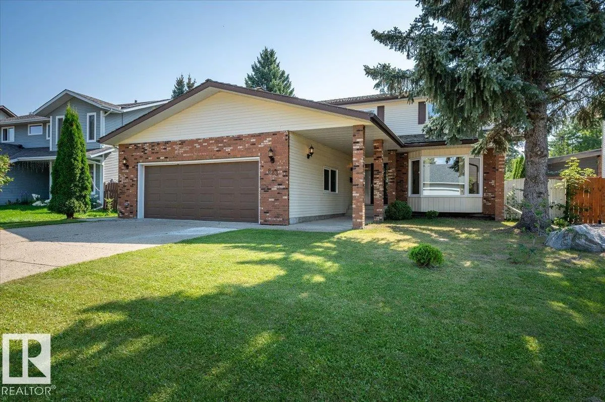 823 RICHARDS Crescent
