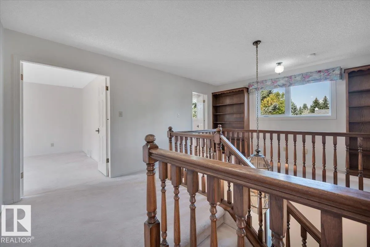 823 RICHARDS Crescent