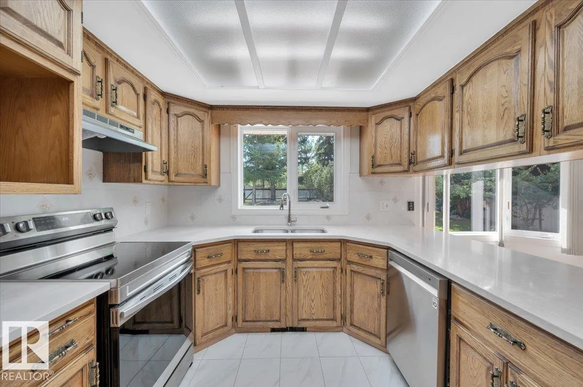 823 RICHARDS Crescent