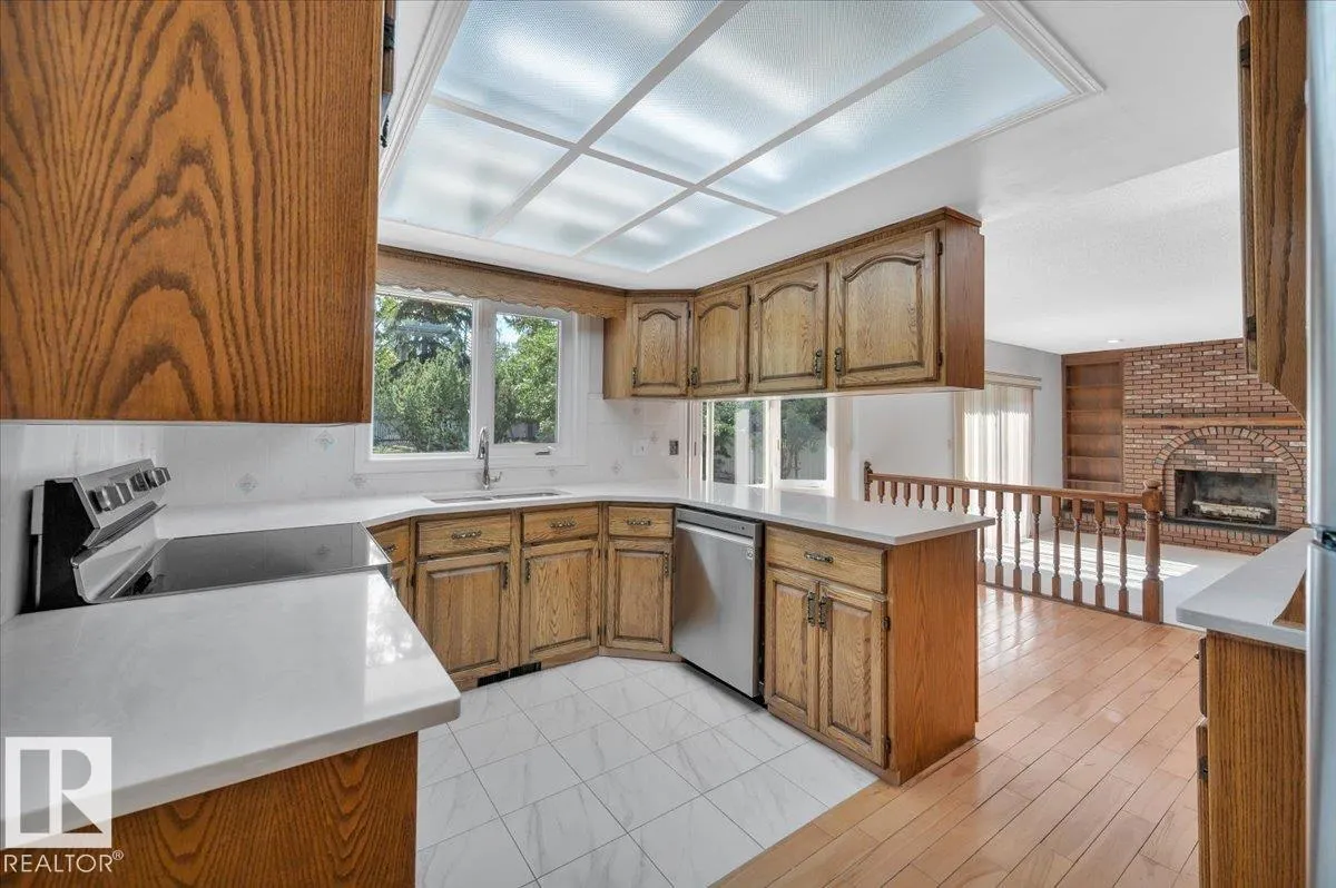823 RICHARDS Crescent