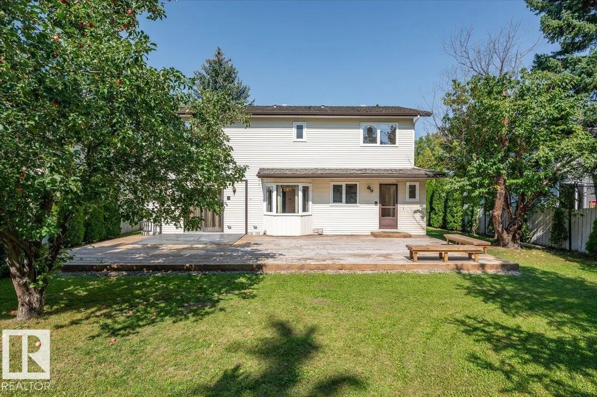 823 RICHARDS Crescent