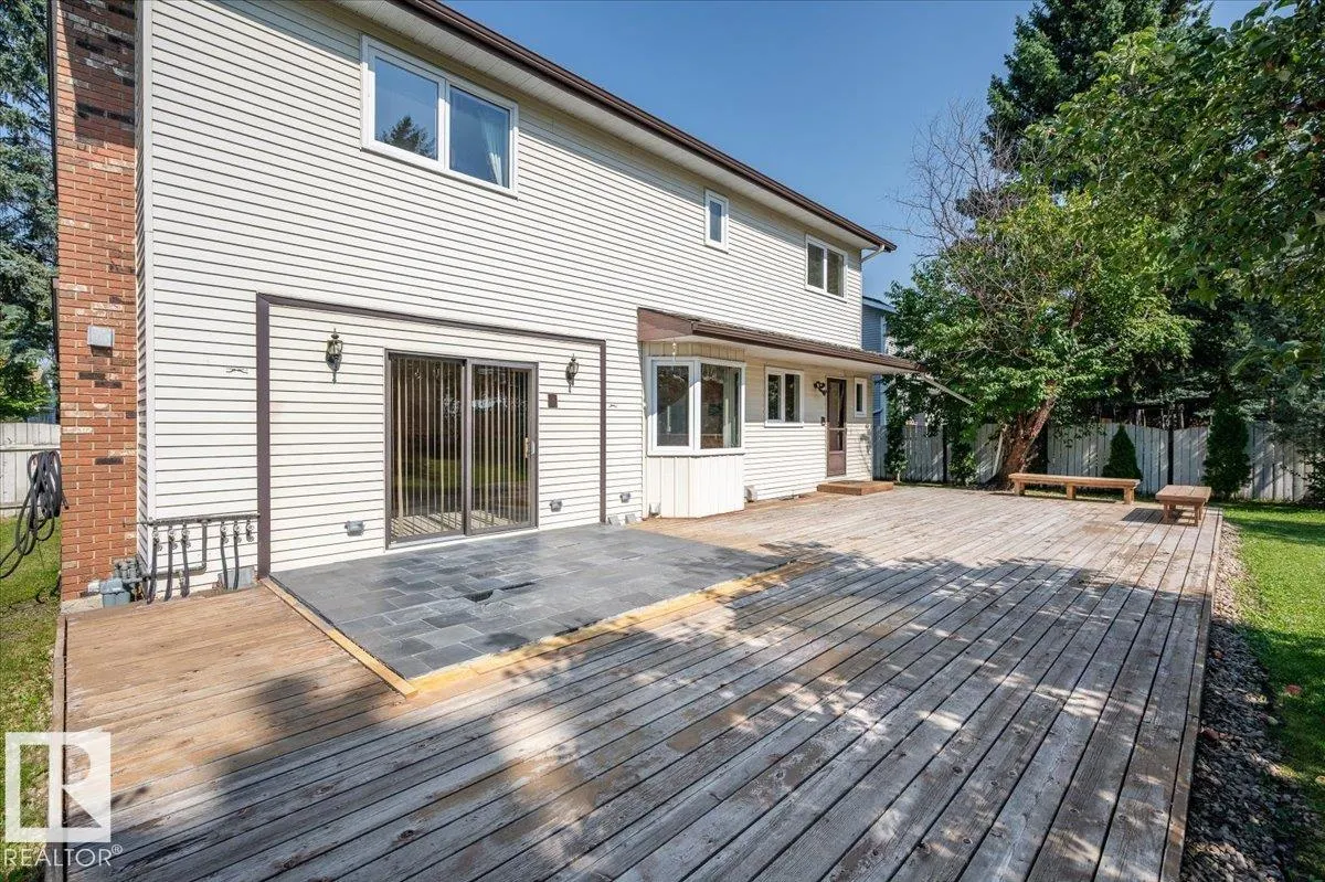 823 RICHARDS Crescent