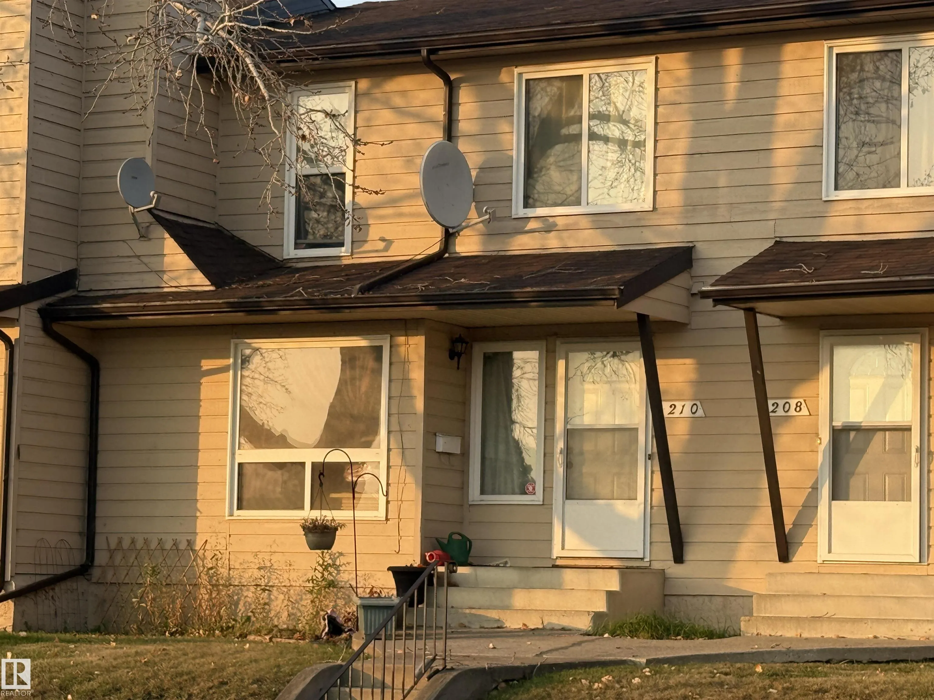 210 WARWICK Road
