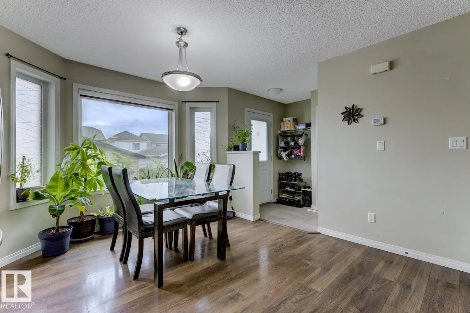 754 Eagleson Crescent