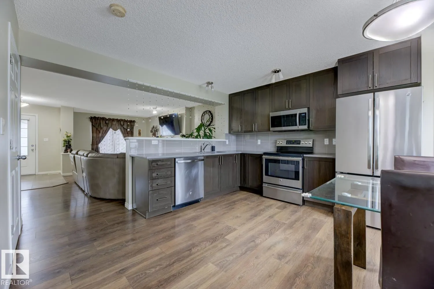 754 Eagleson Crescent