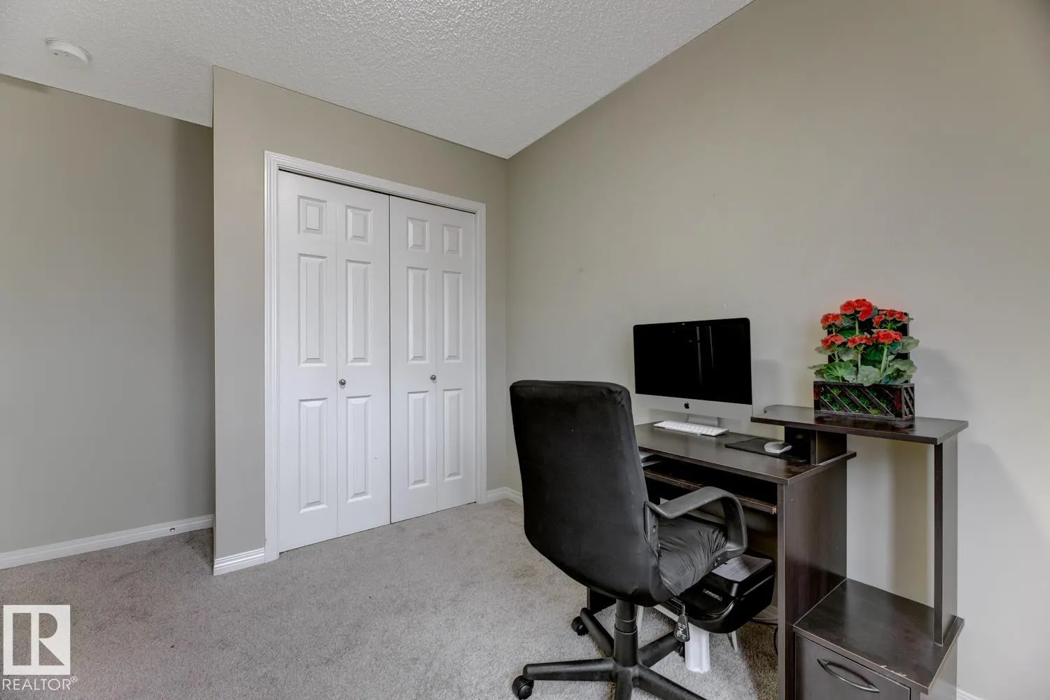 754 Eagleson Crescent