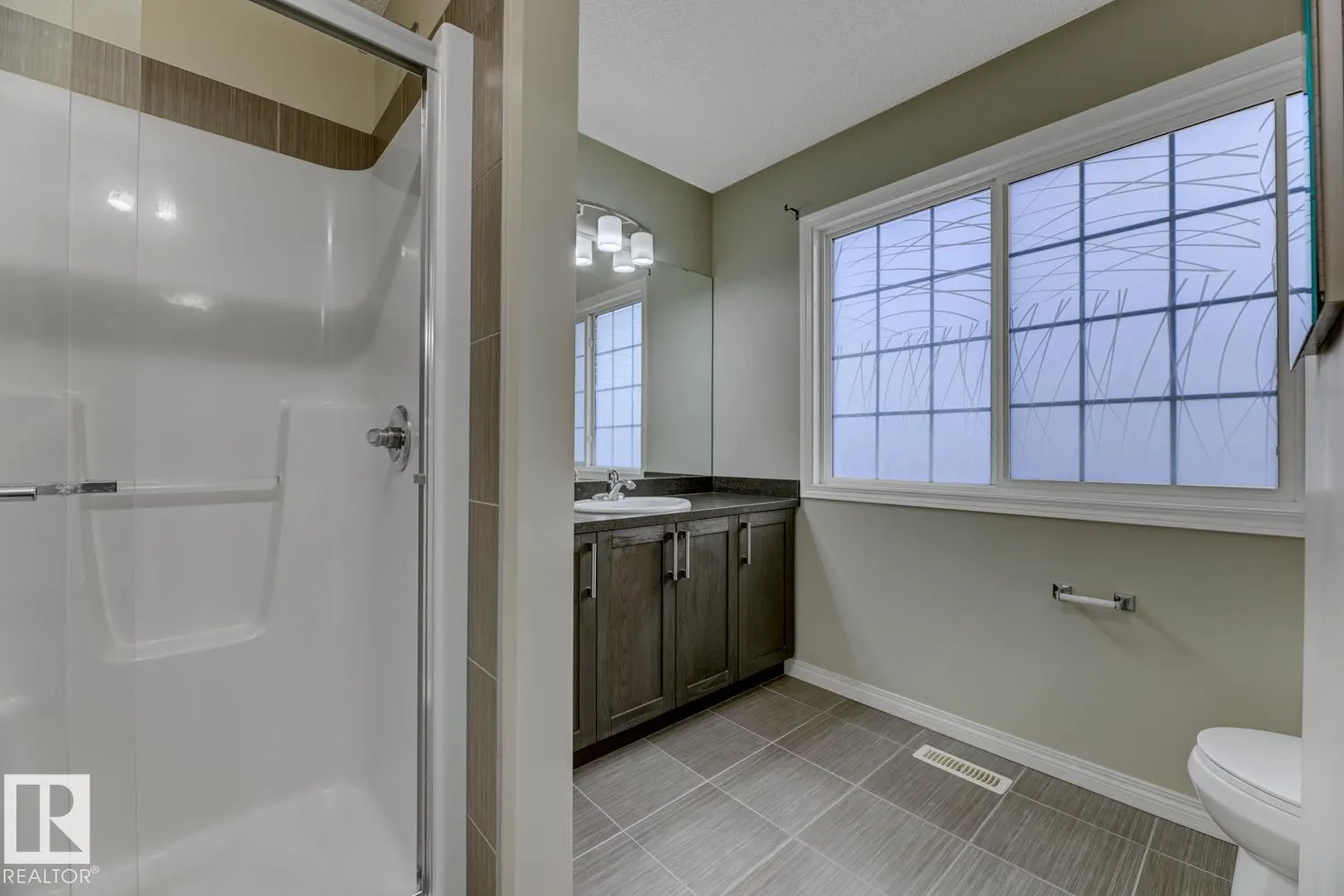754 Eagleson Crescent