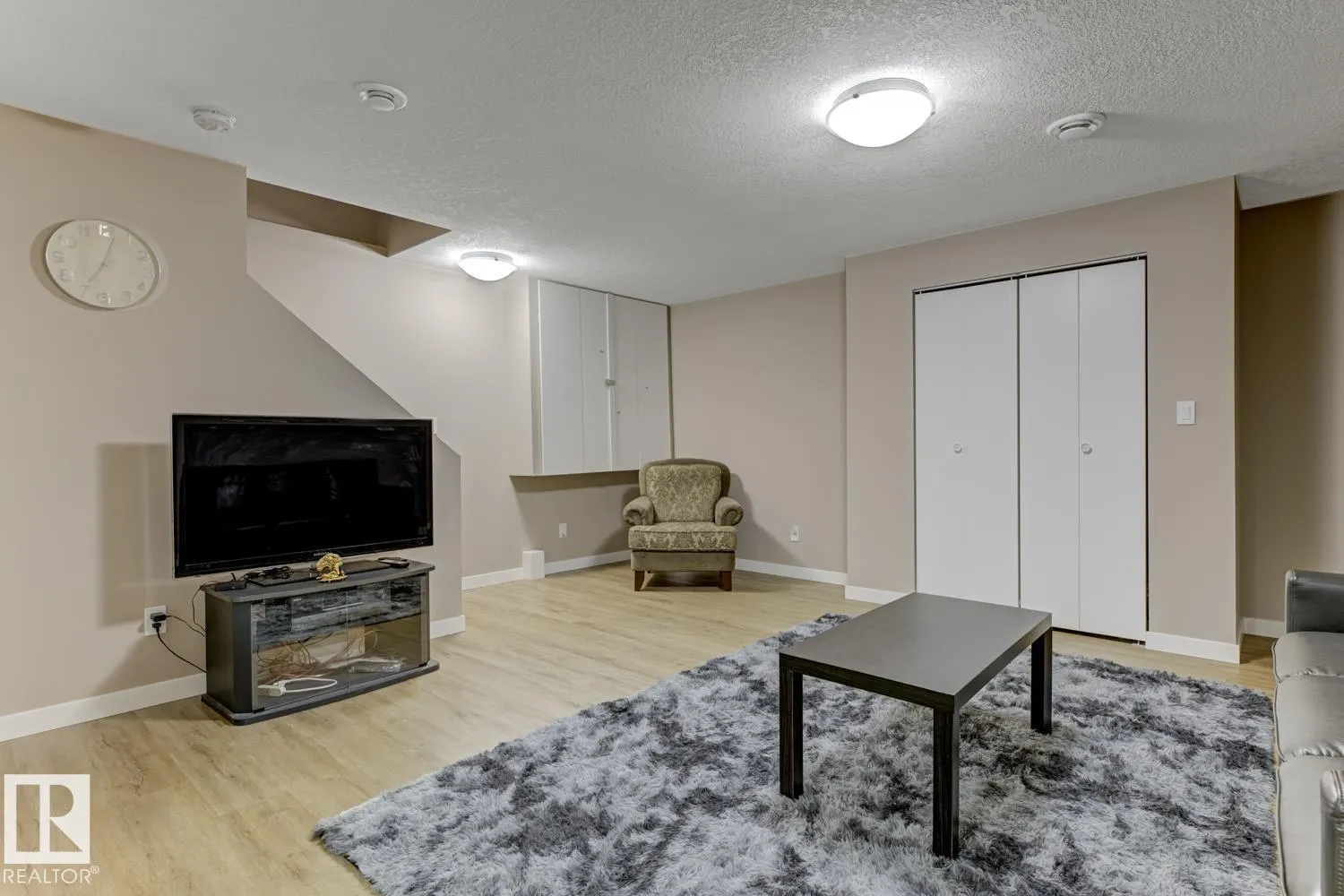 754 Eagleson Crescent
