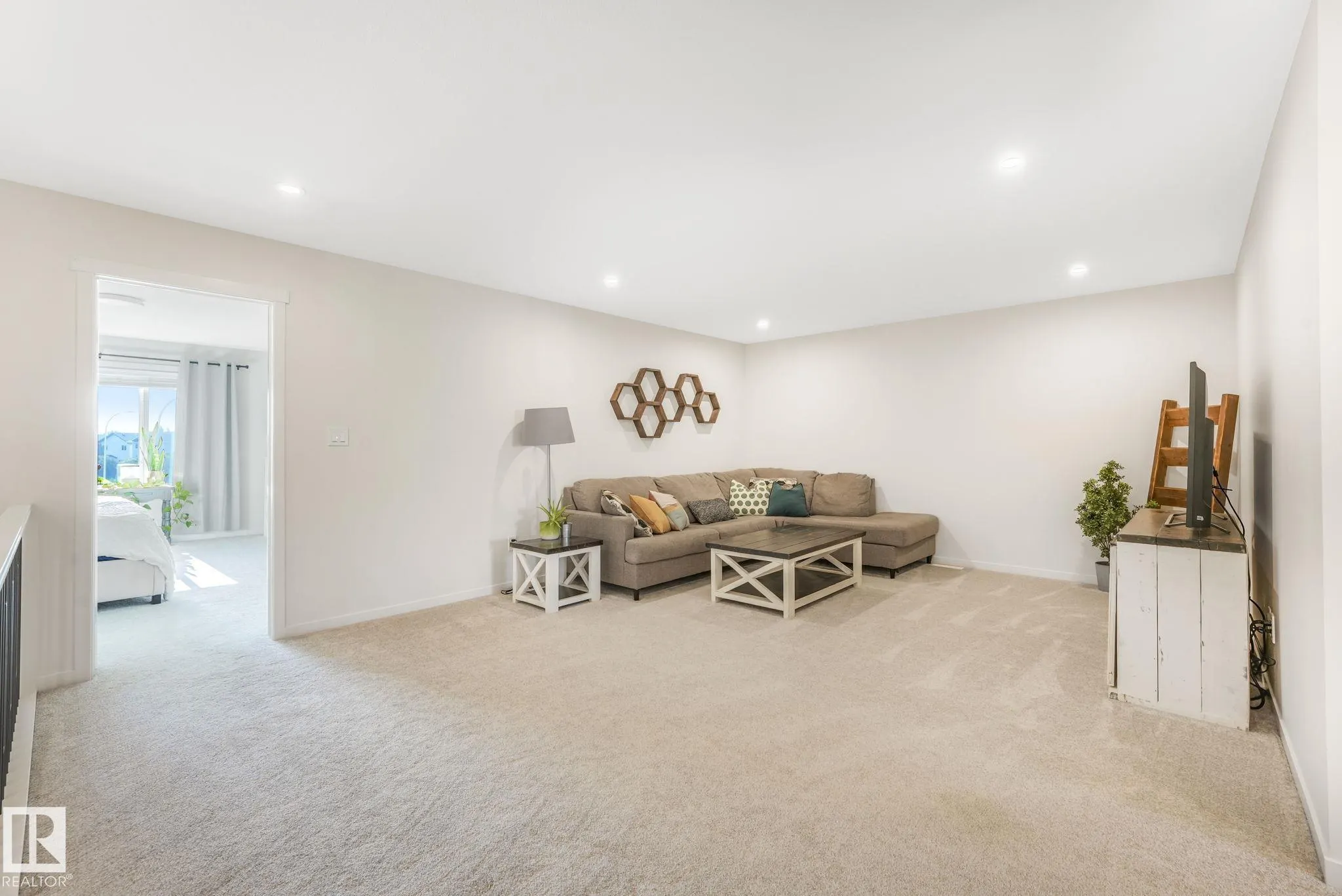 23 NETTLE Crescent