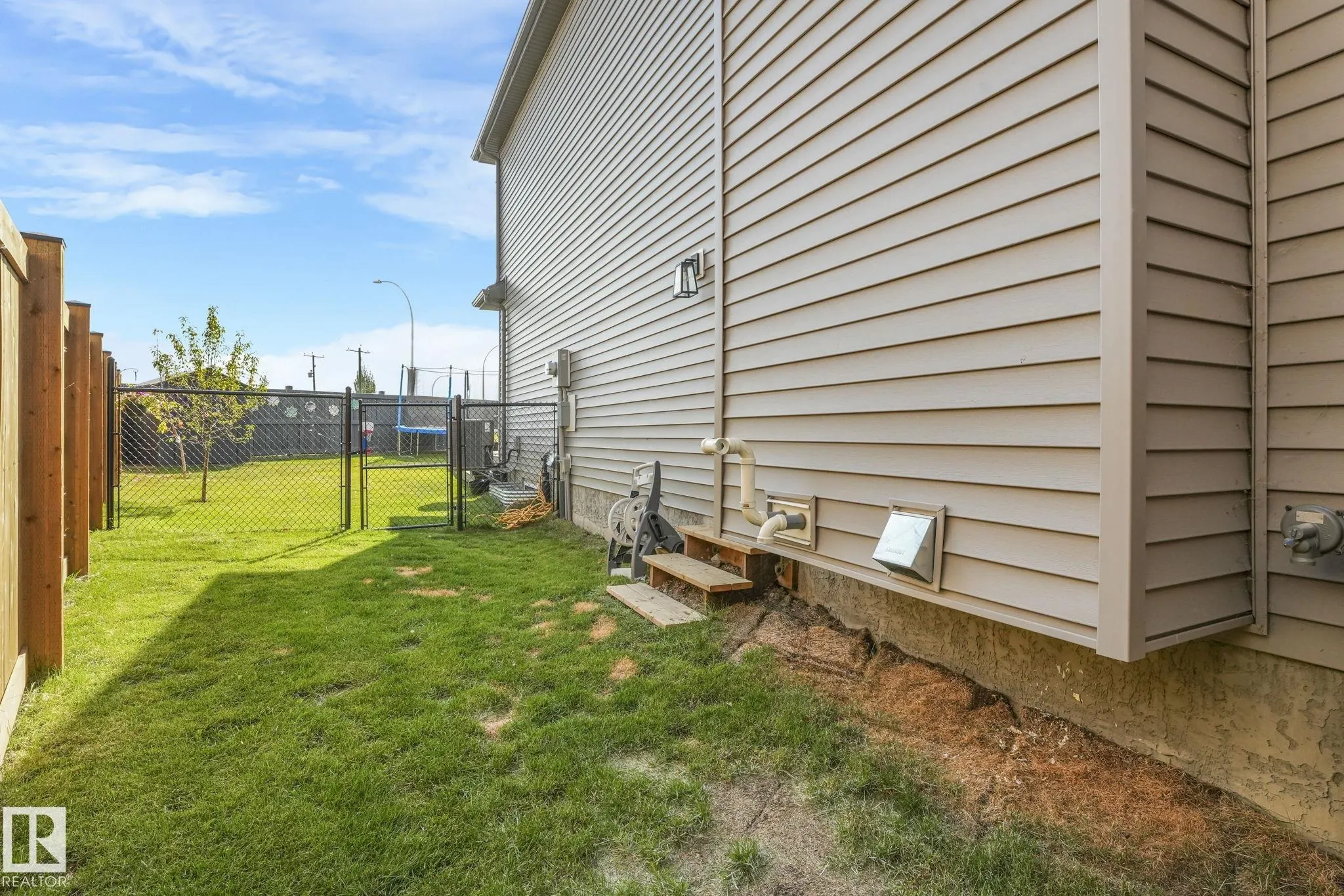 23 NETTLE Crescent