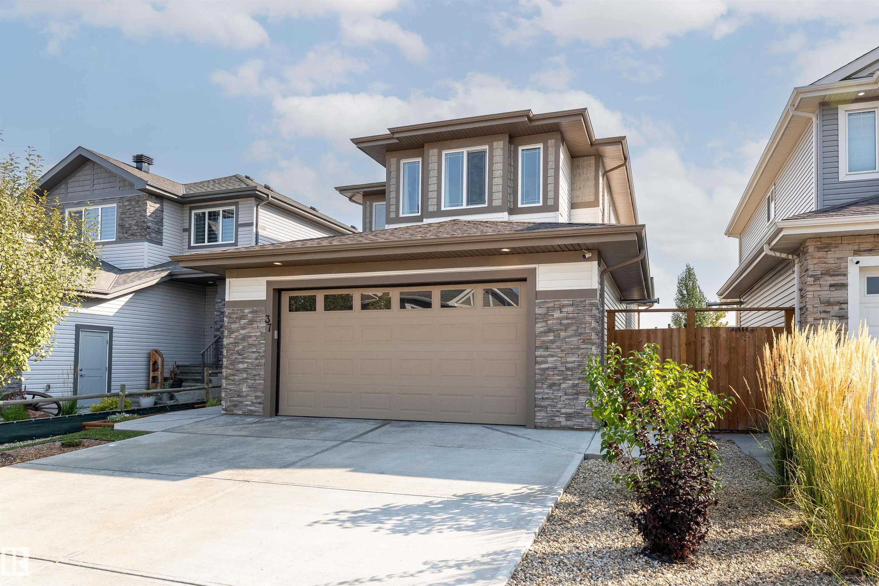 37 WALLACE Point(e)