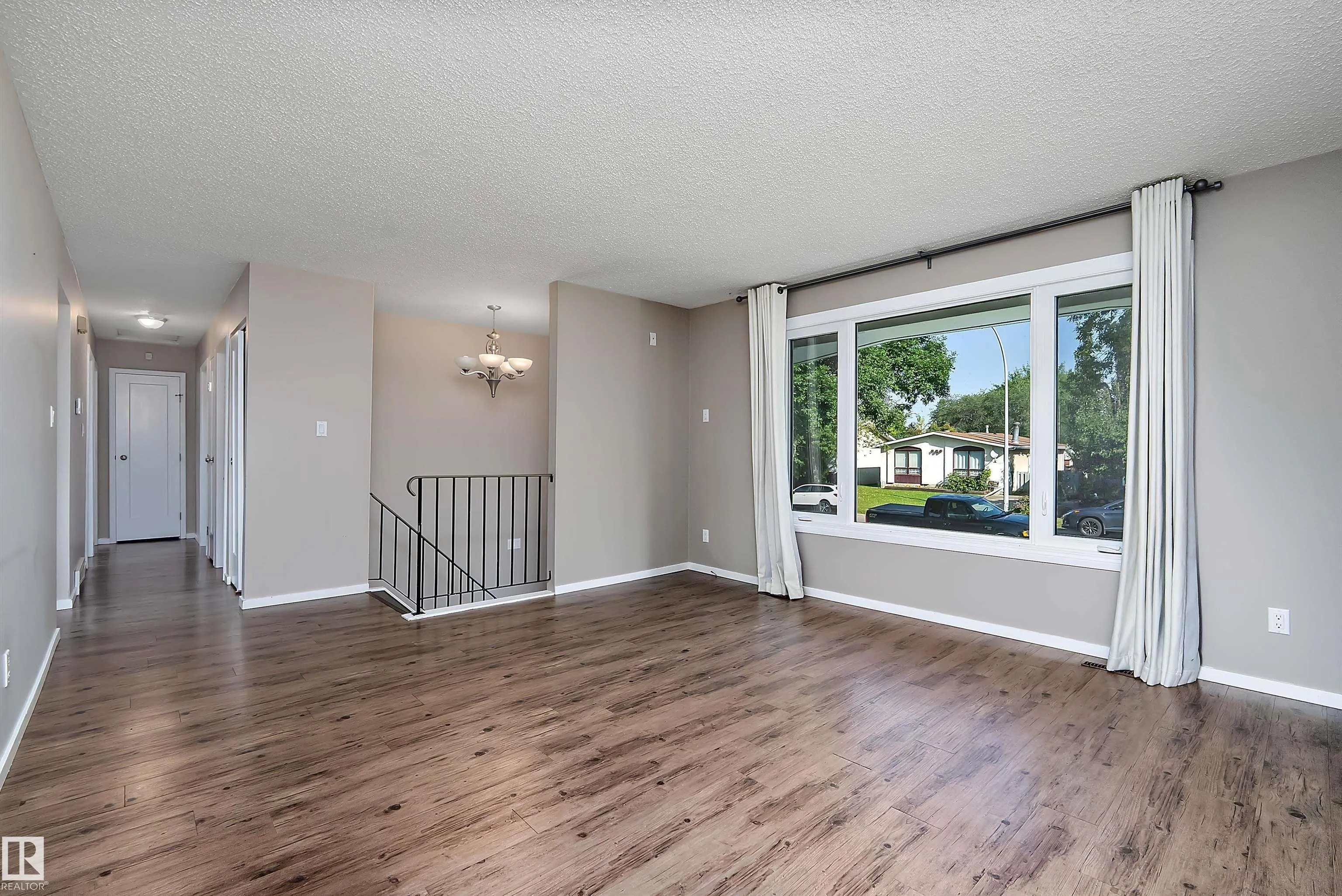 16 Camelot Crescent