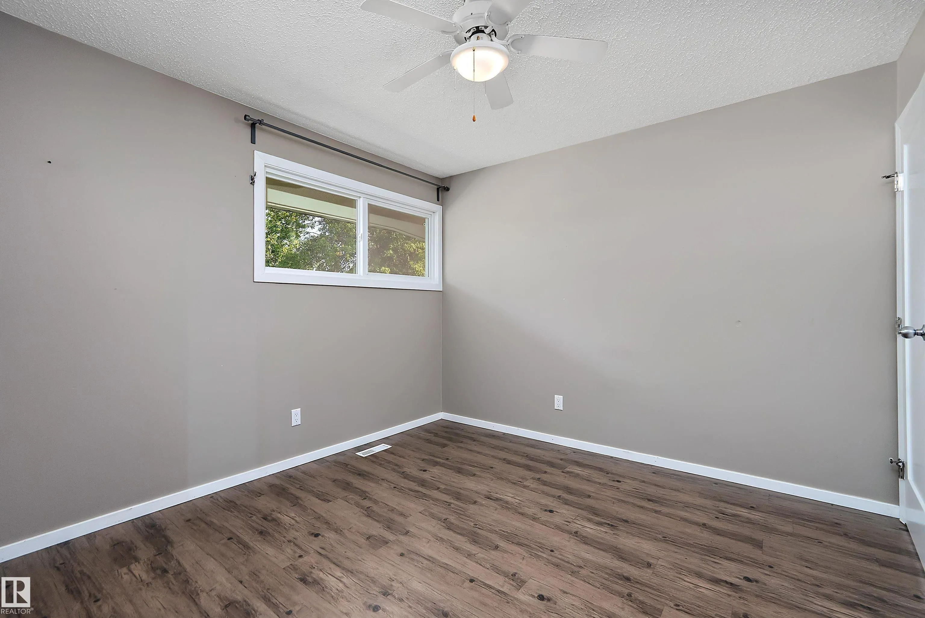 16 Camelot Crescent