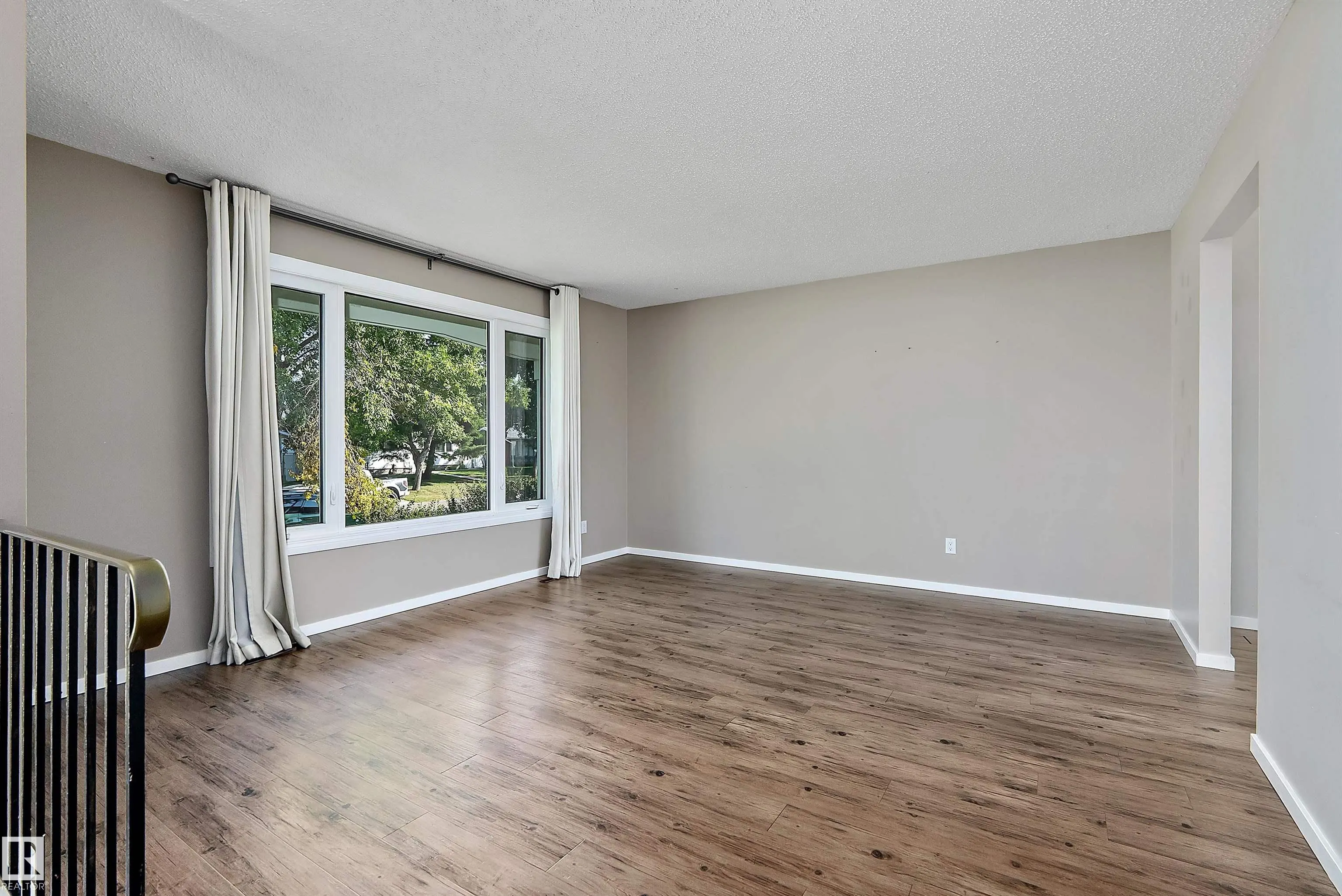 16 Camelot Crescent