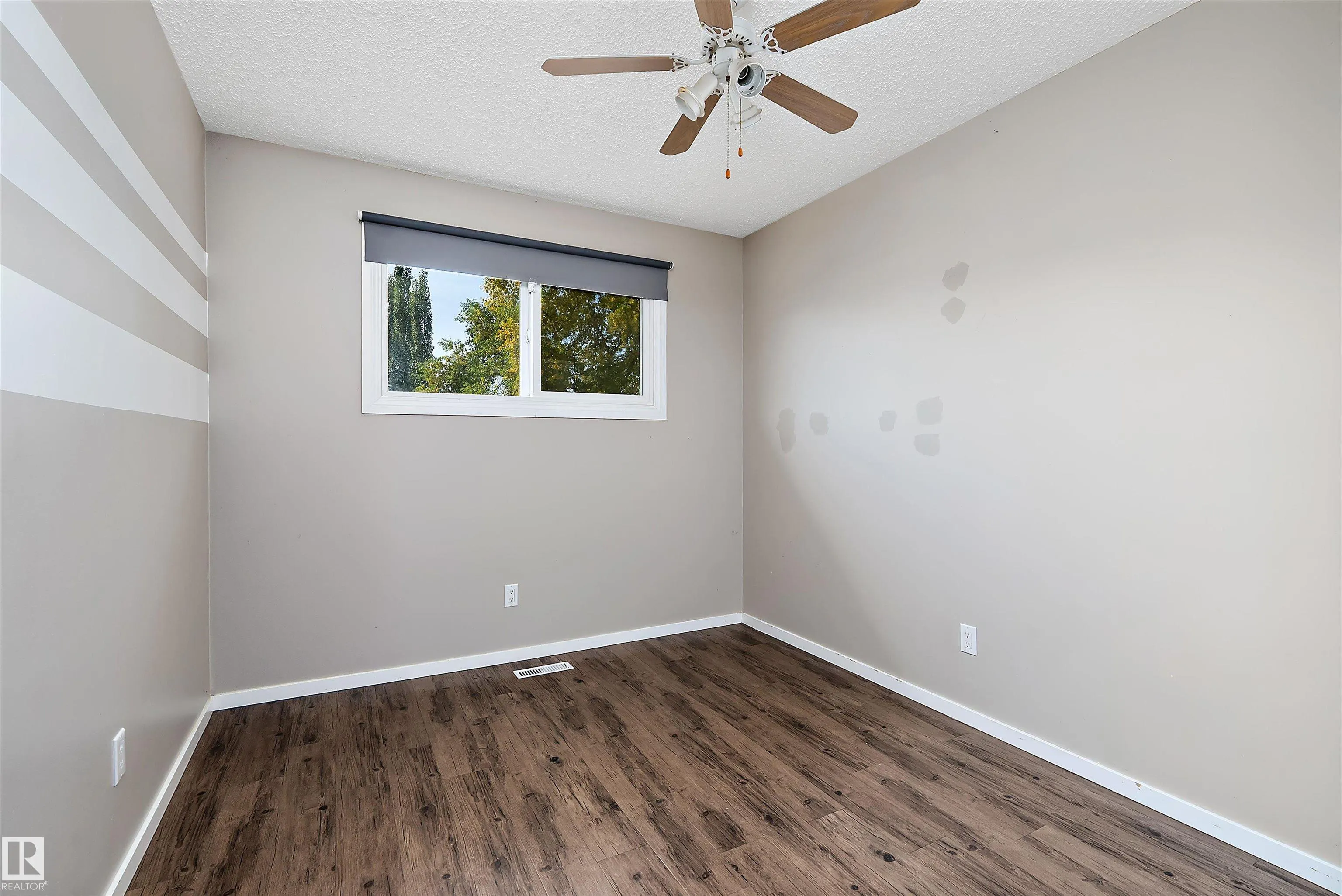 16 Camelot Crescent