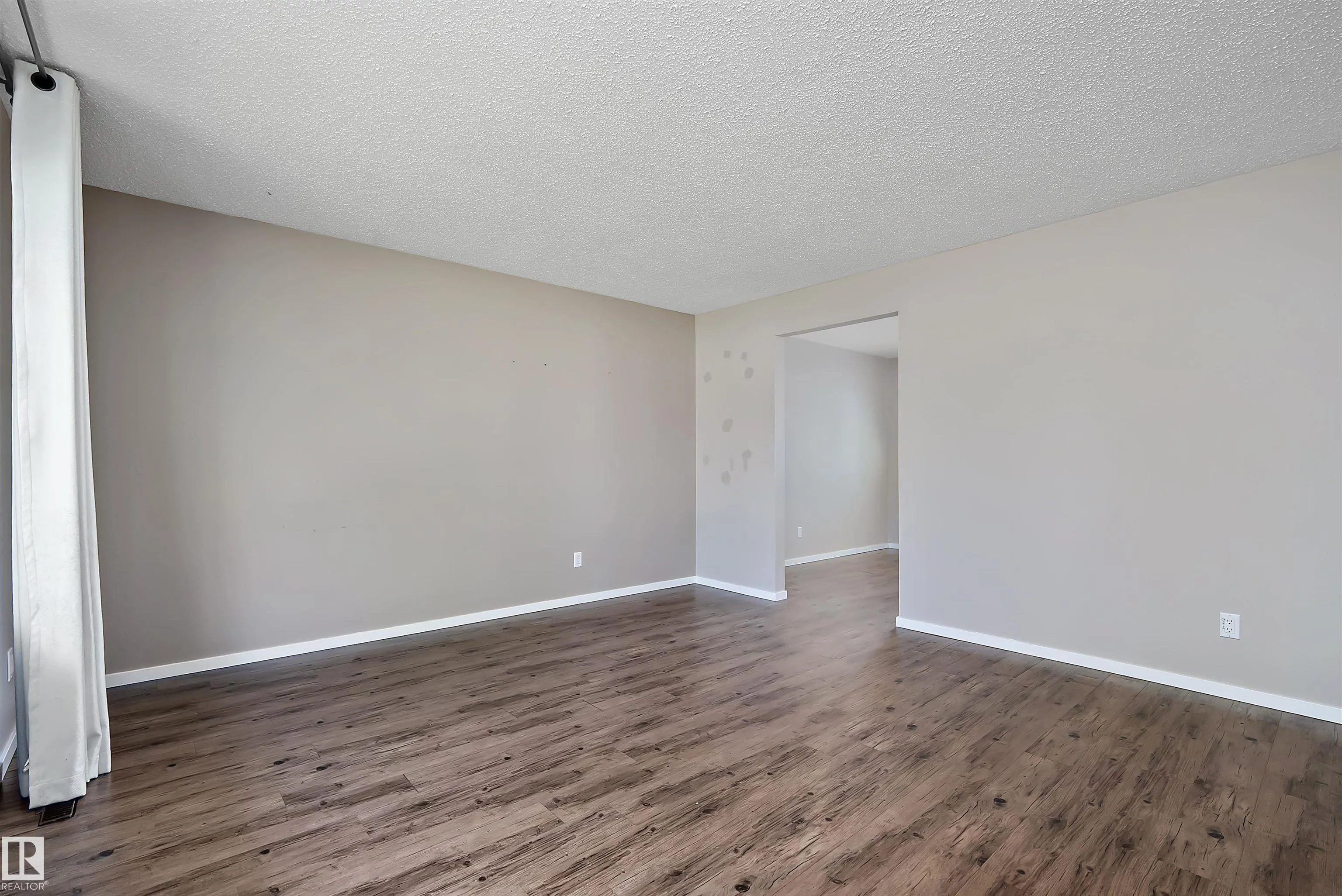 16 Camelot Crescent