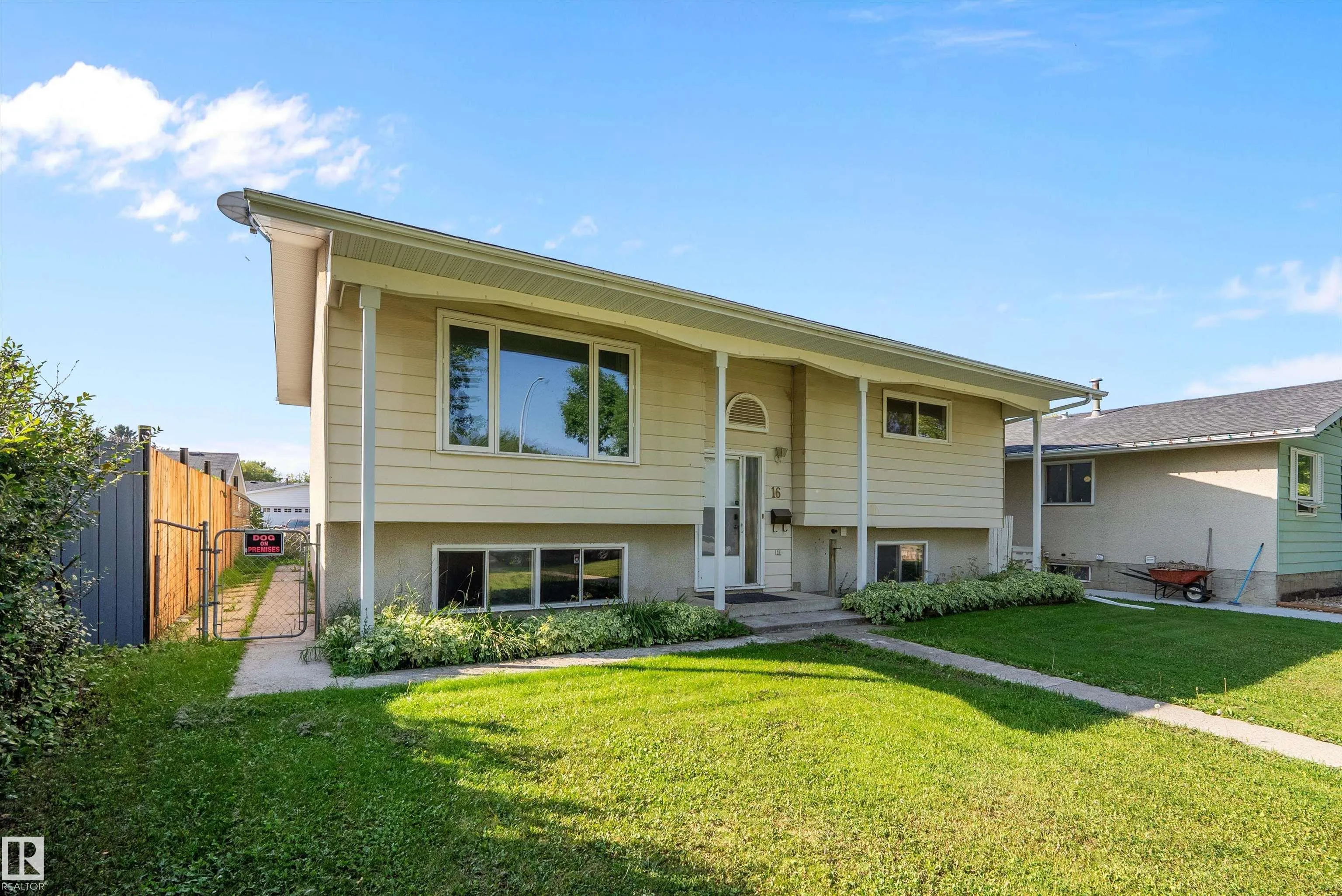 16 Camelot Crescent